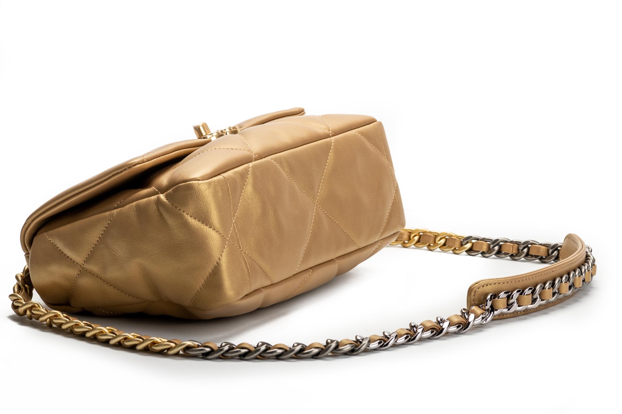 New RARE Chanel Gold 19 Bag  In New Condition In West Hollywood, CA