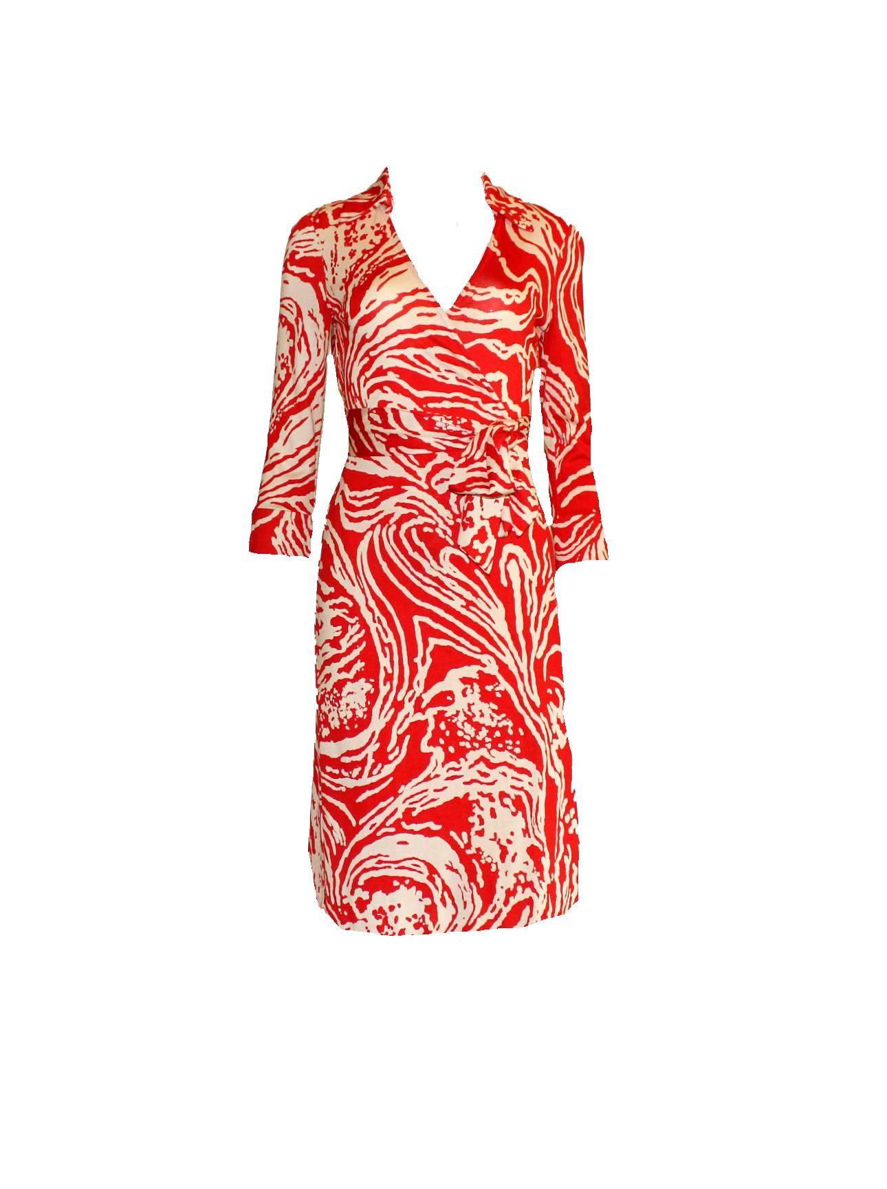 Stunning DVF Wrap Dress
Famous vintage print reissued 
Featured by Iggy Azalea in her video
Wrap dress
With collar
3/4-length sleeves
Hidden push button in front to avoid a too open cleavage
Finest silk jersey 
100% pure silk
Brandnew
Impossible to