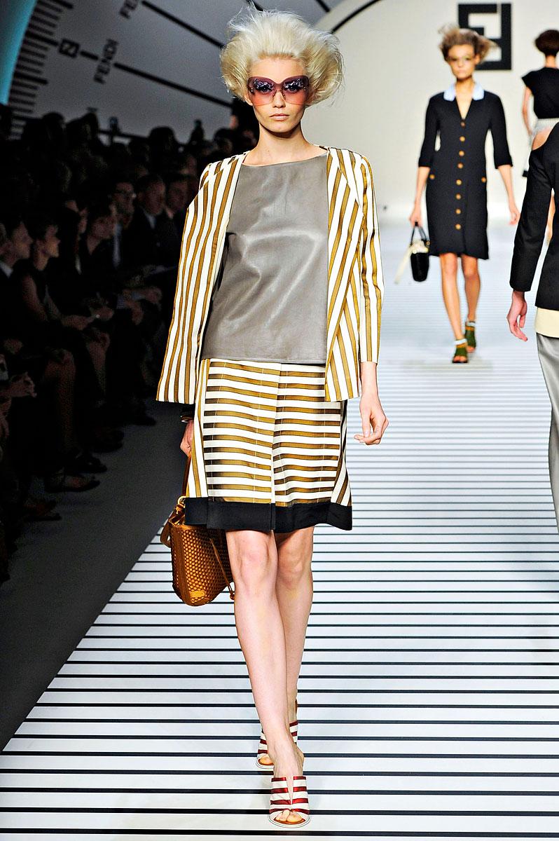 Fendi 
Karl Lagerfeld
Brand New W/ Tags
S/S 2012
Size 38 
* Retail $1210
* Fendi Striped Runway Skirt
Gold, Black & Cream
*Flap Overlay with Elasticized Waist
* Covered Buttons

Elasticized Waist Stretches From 25