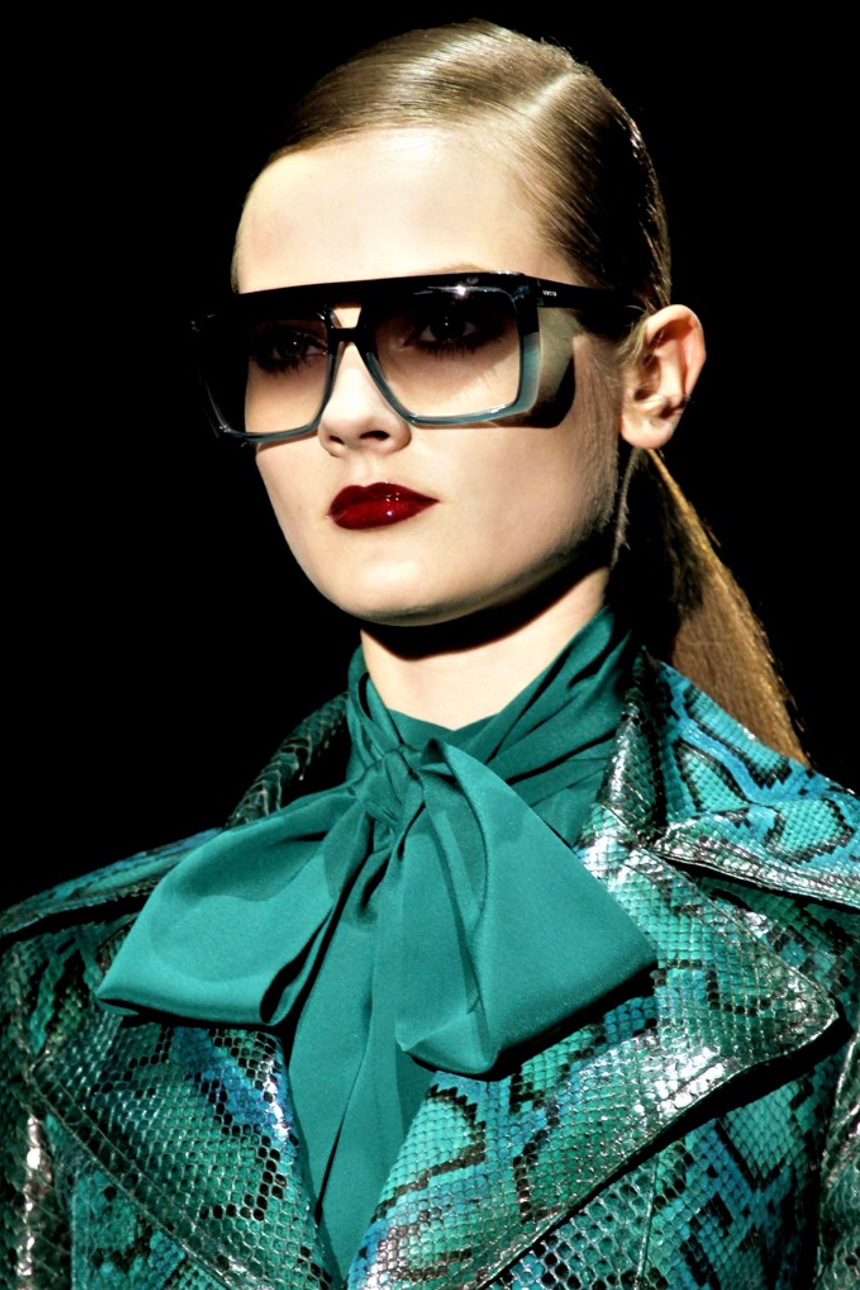 Seltener Gucci 90. Jahrestag Python-Schlangenhaut-Mantel-Blazer $14,650 im Angebot 3