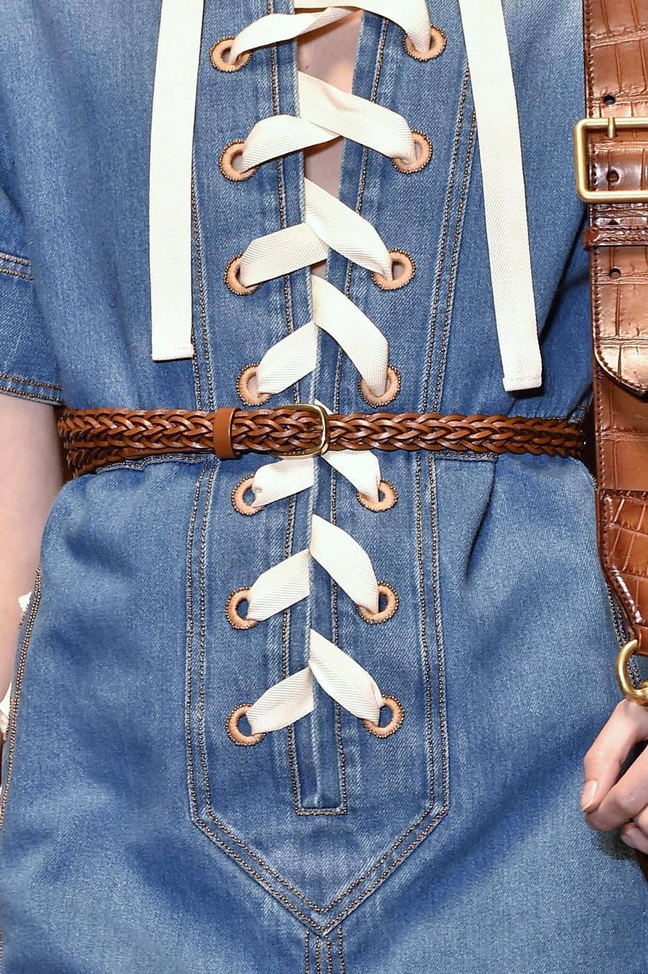 Gucci - Robe de défilé en jean, rare, printemps-été 2015 - Taille 40, 2 950 $ en vente 10