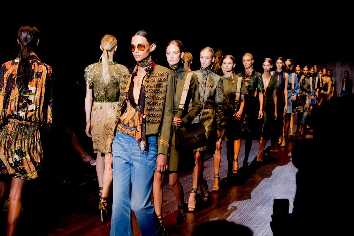 Neu Seltenes Gucci Laufsteg Ad Denim-Kleid aus Denim F/S 2015 Gr. 40 $2950, neu Damen im Angebot