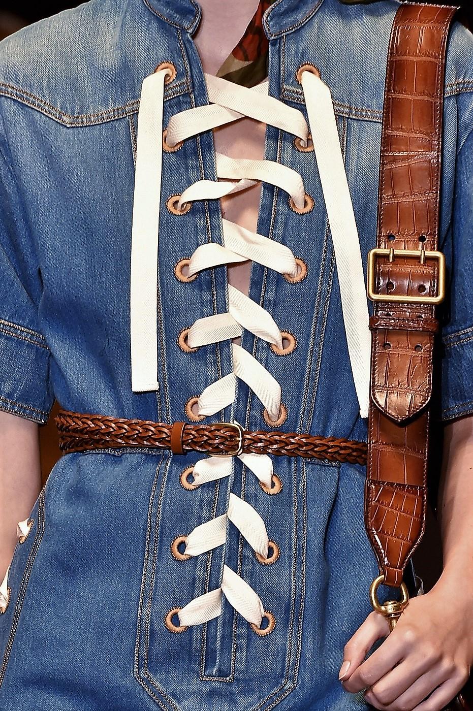 Gucci - Robe de défilé en jean, rare, printemps-été 2015 - Taille 40, 2 950 $ en vente 1