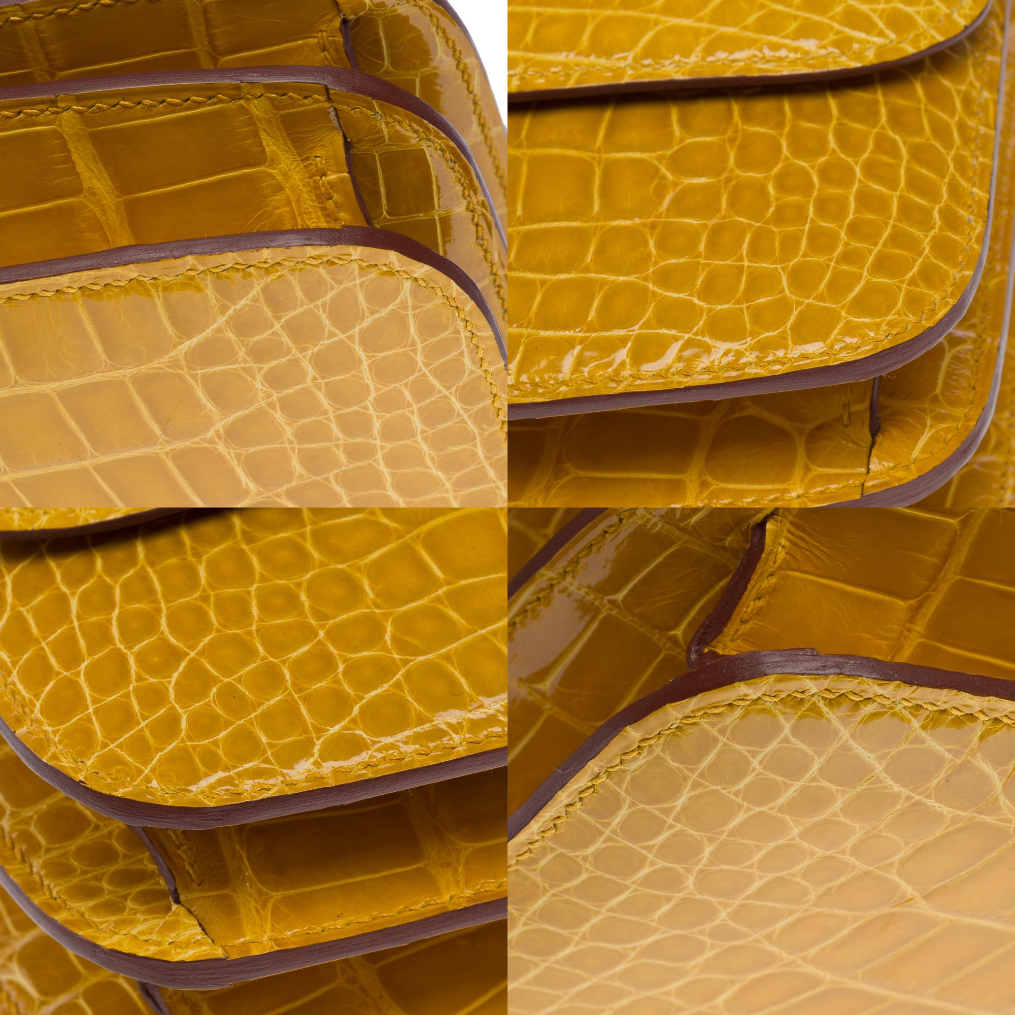 New Rare Hermes 2002 shoulder bag in Ambre Yellow Alligator leather, SHW en vente 7