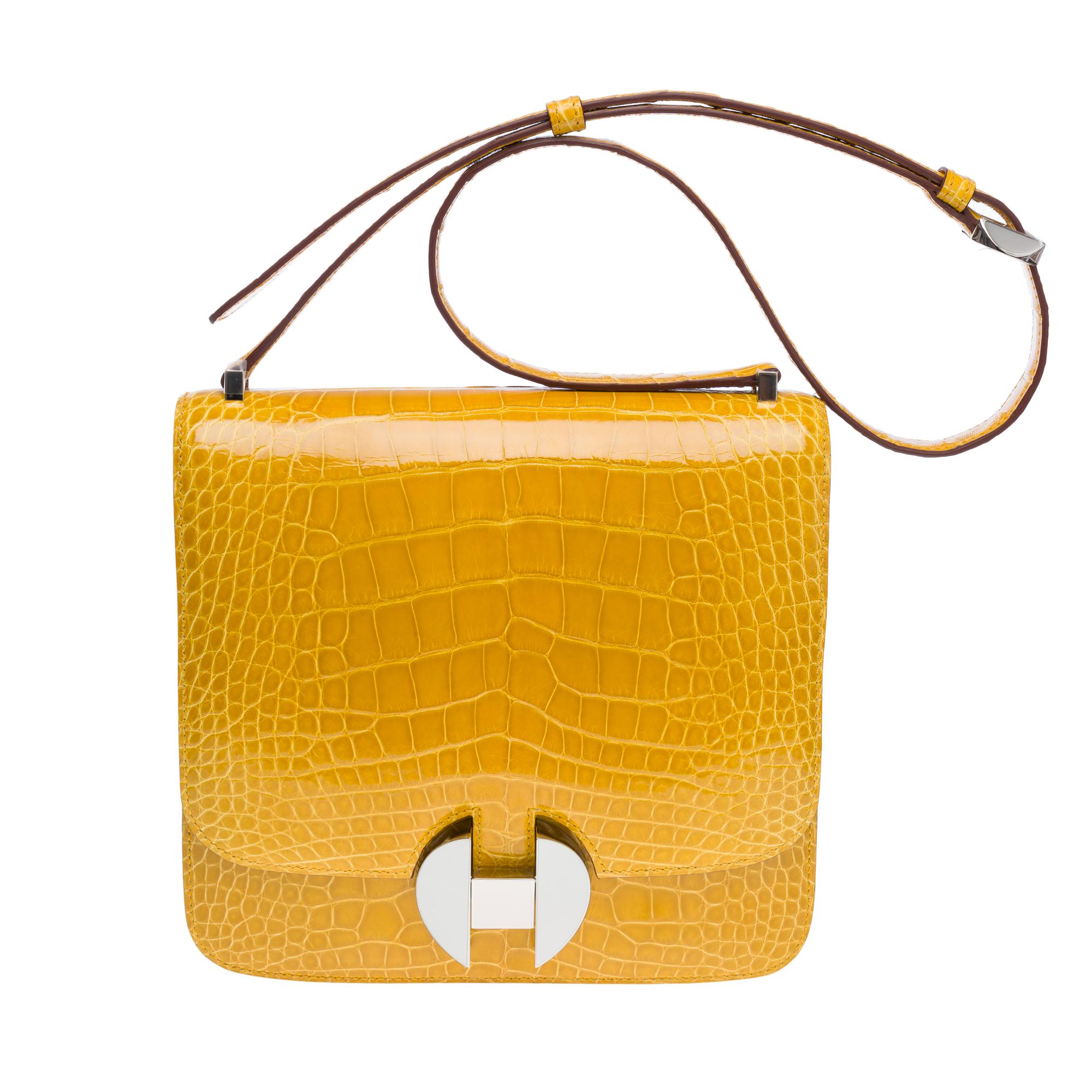New Rare Hermes 2002 shoulder bag in Ambre Yellow Alligator leather, SHW In New Condition For Sale In Paris, IDF