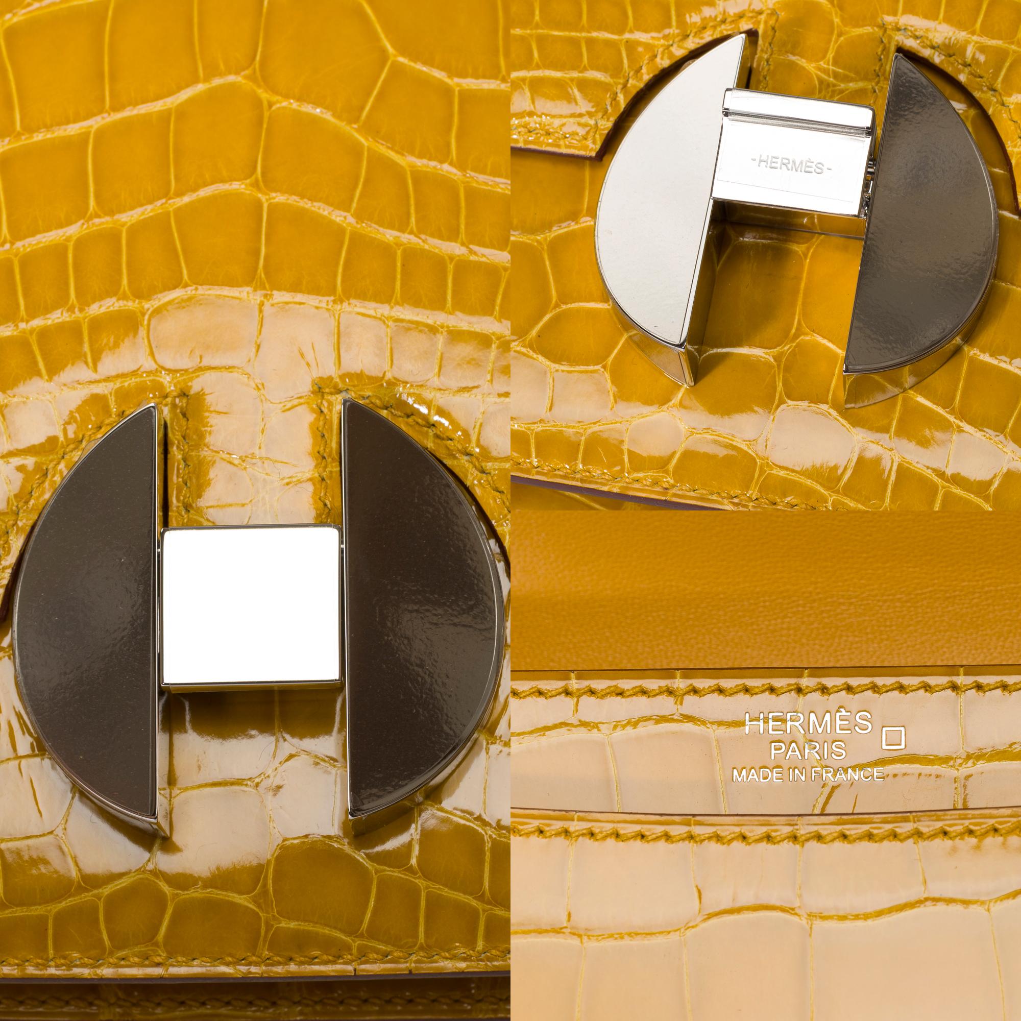 New Rare Hermes 2002 shoulder bag in Ambre Yellow Alligator leather, SHW For Sale 3