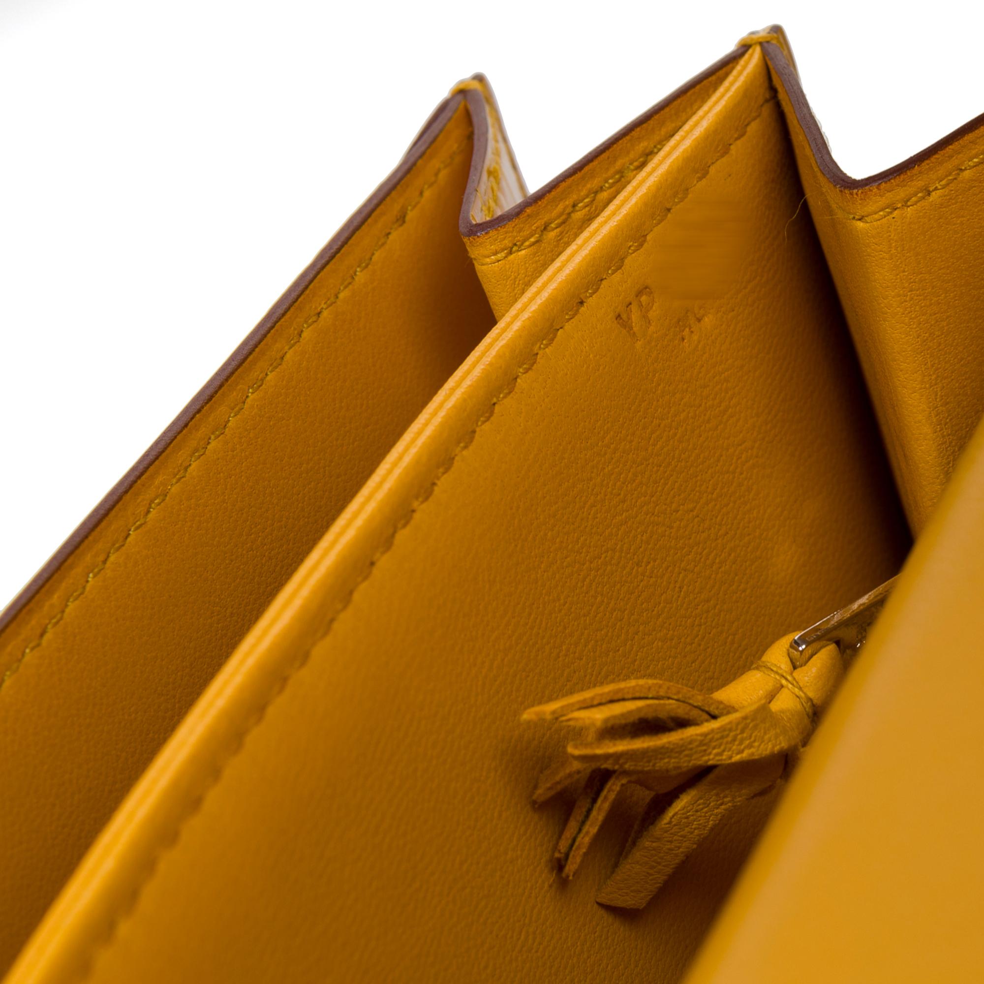 New Rare Hermes 2002 shoulder bag in Ambre Yellow Alligator leather, SHW en vente 3