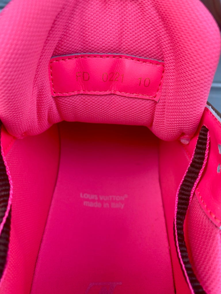 Seltene rosa Louis Vuitton-Schuhe in limitierter Auflage im Angebot bei  1stDibs