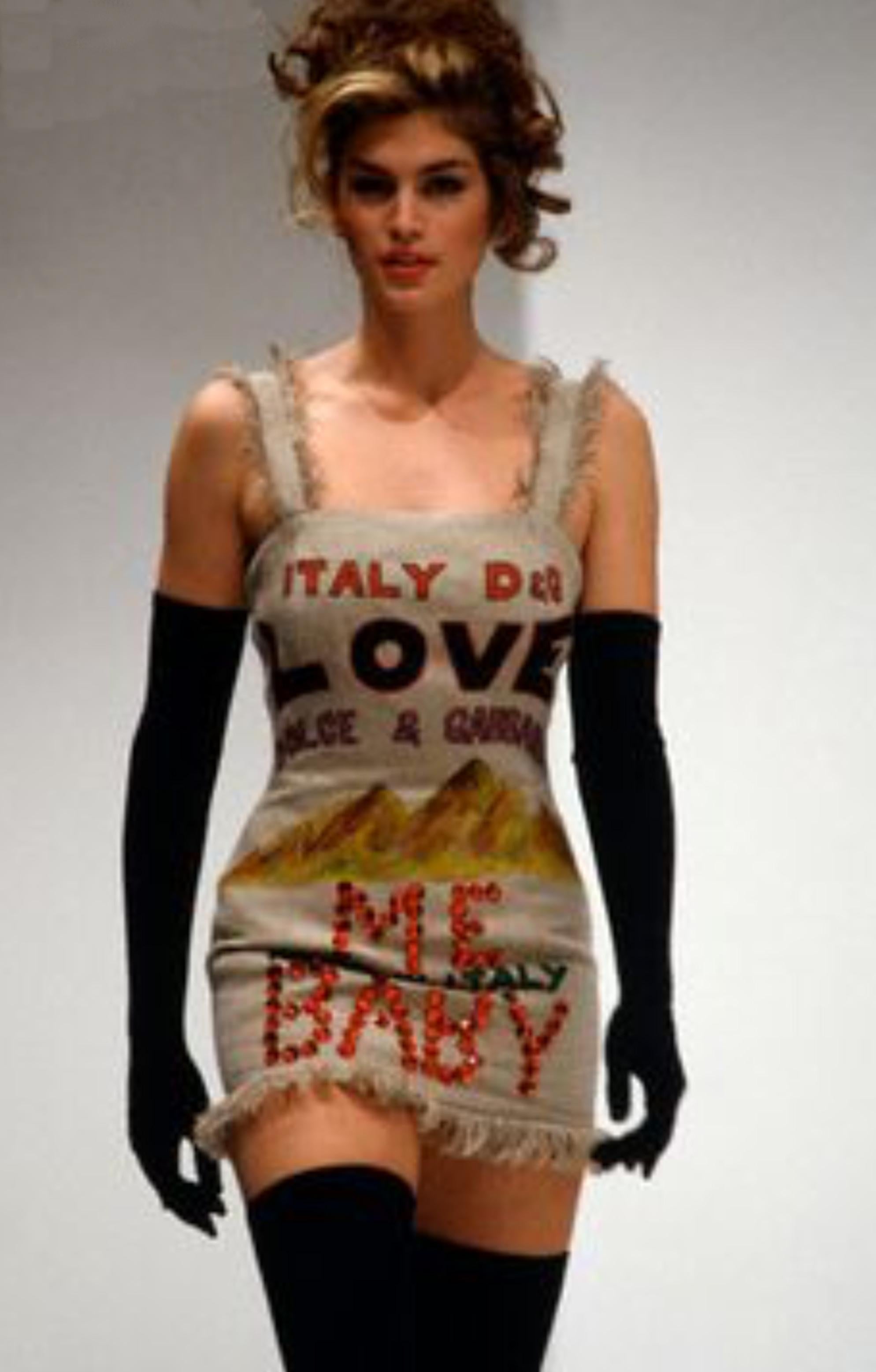 Seltenes Museumsstück - Dolce & Gabbana 1992 Bedrucktes Jute-Sack-Kleid, NEU im Angebot 1