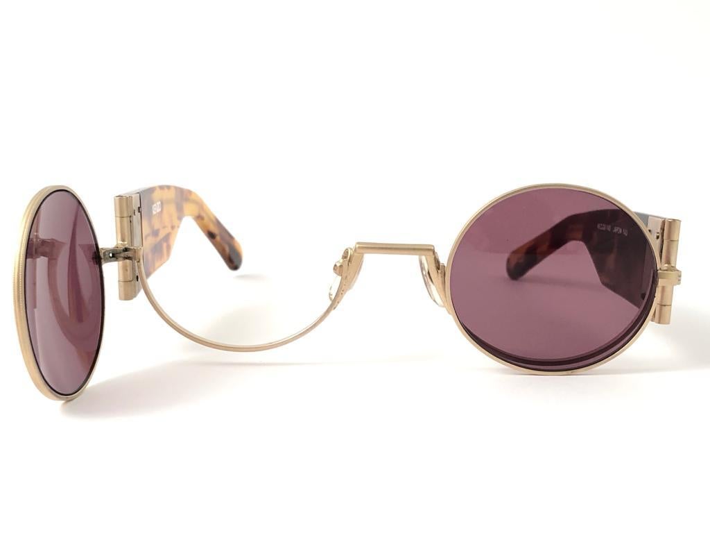 New Rare Vintage Kenzo hinged foldable frame holding  pair of brown lenses.

This pair show minor sign of wear due to storage. 

Made in France.

Front : 12 cms

Lens Width : 4.5 cms

Lens Height : 4.3 cms 