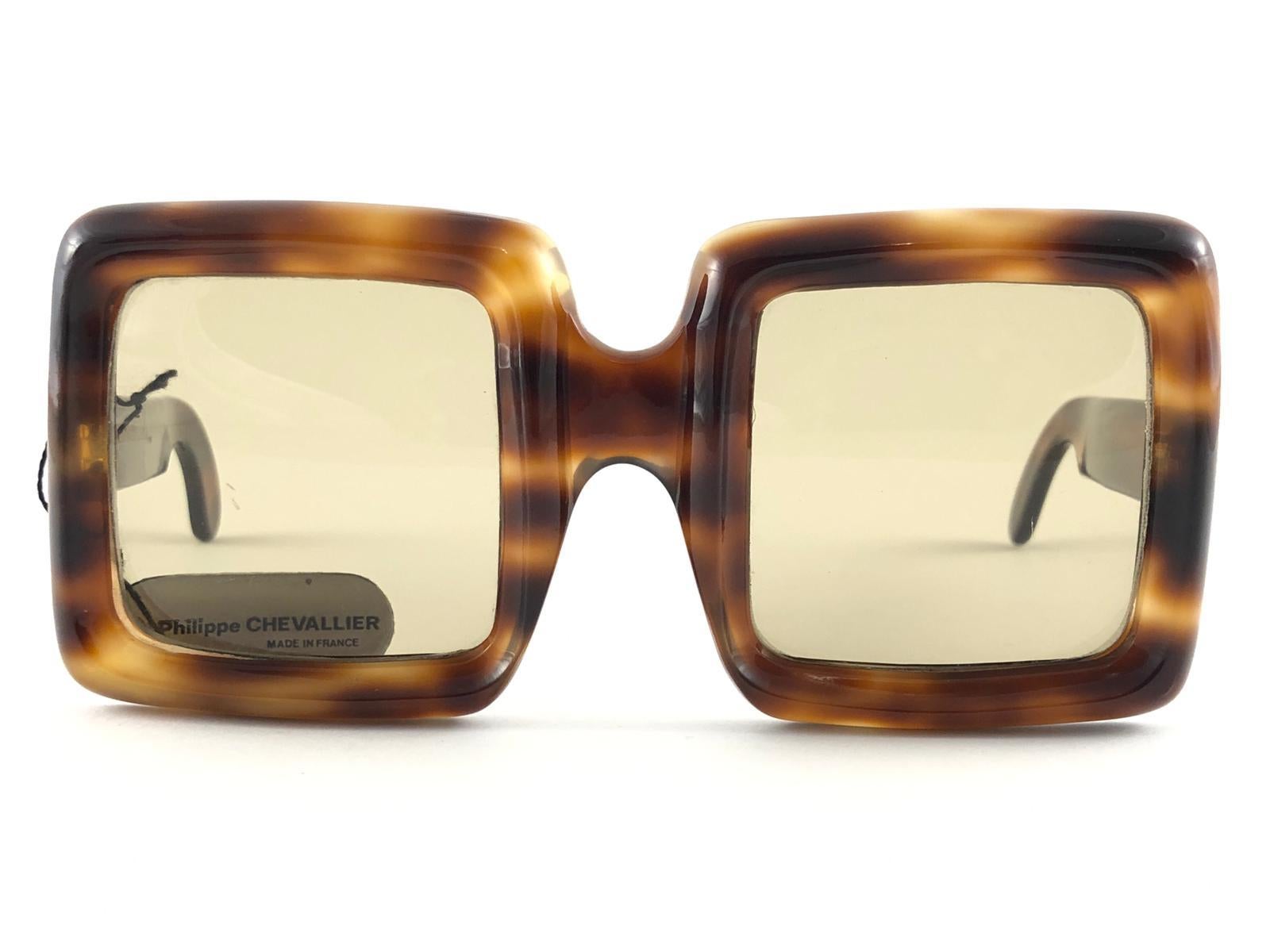 Neues seltenes Sammlerstück Vintage Lanvin by Philippe Chevalier dunkle Schildkröte übergroße Sonnenbrille mit braunen Gläsern.   
Ein großartiger Fund. 

Bitte beachten Sie, dass dieser Artikel aufgrund der 50-jährigen Lagerung Gebrauchsspuren