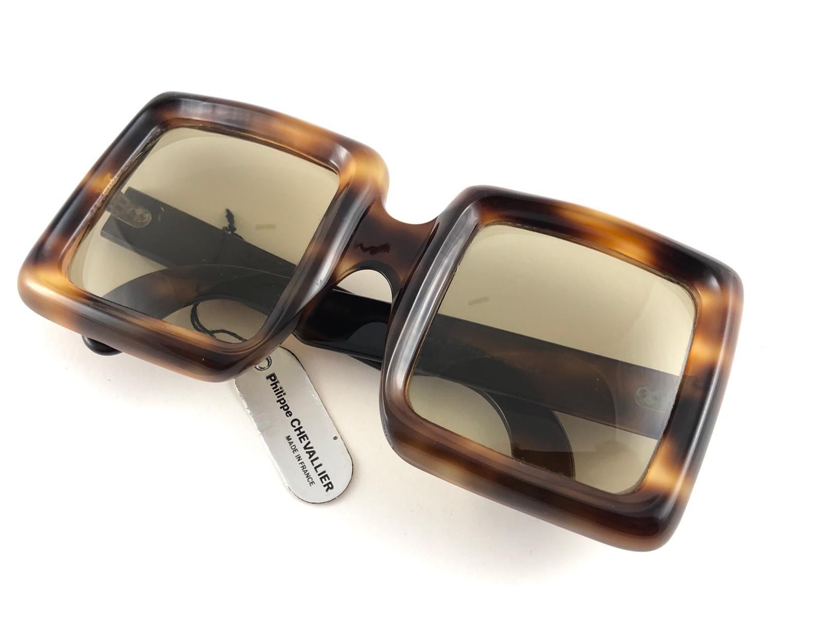 Beige Rare Vintage Lanvin by Philippe Chevallier Tortoise Oversized 1960 Sunglasses en vente