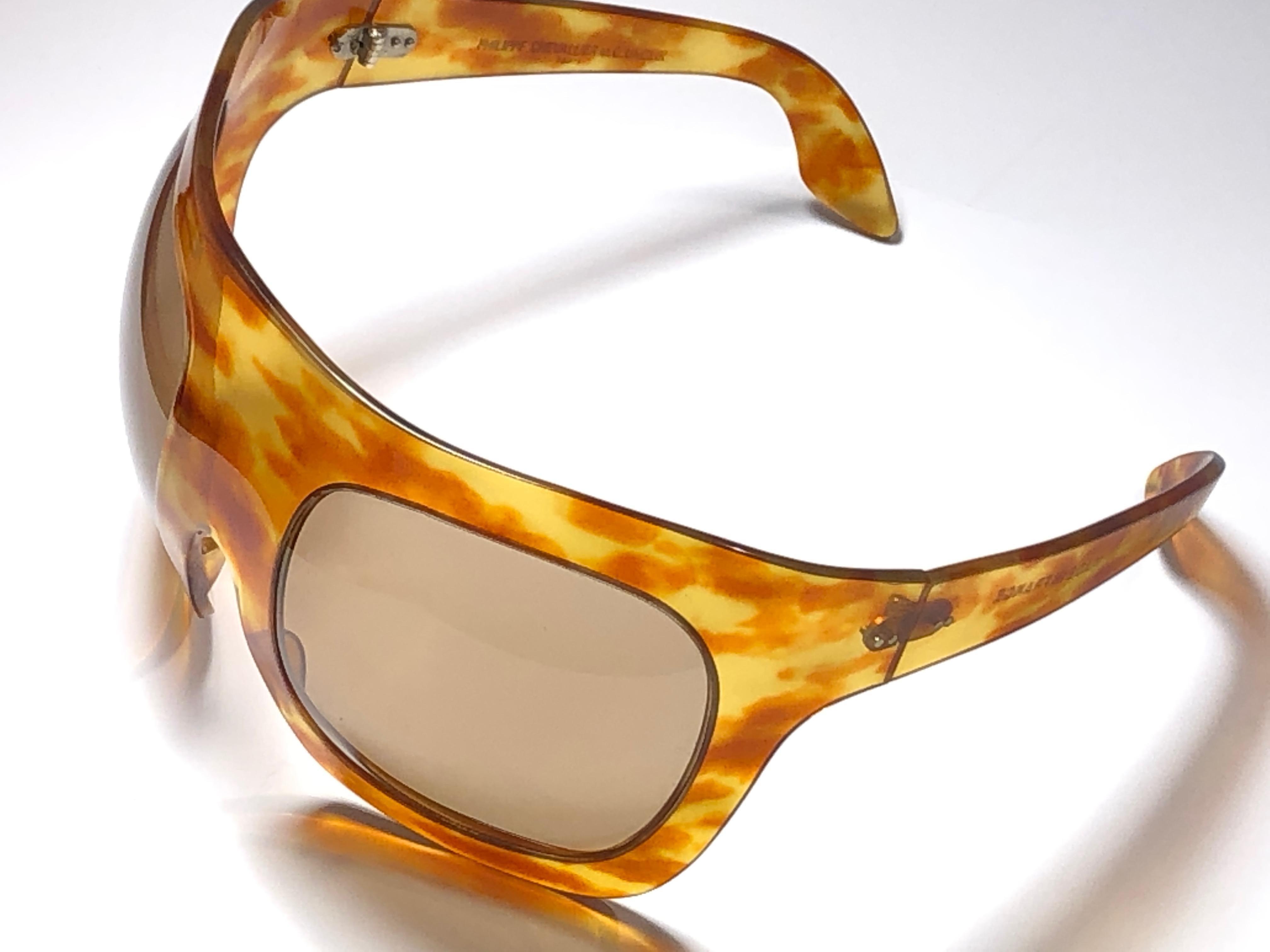 Nouvelle pièce de collection rare, pièce de musée vintage Philippe Chevalier, lunettes de soleil oversize en tortue légère avec verres clairs.   
Une superbe trouvaille. 

Veuillez noter que cet article peut présenter des signes mineurs d'usure de