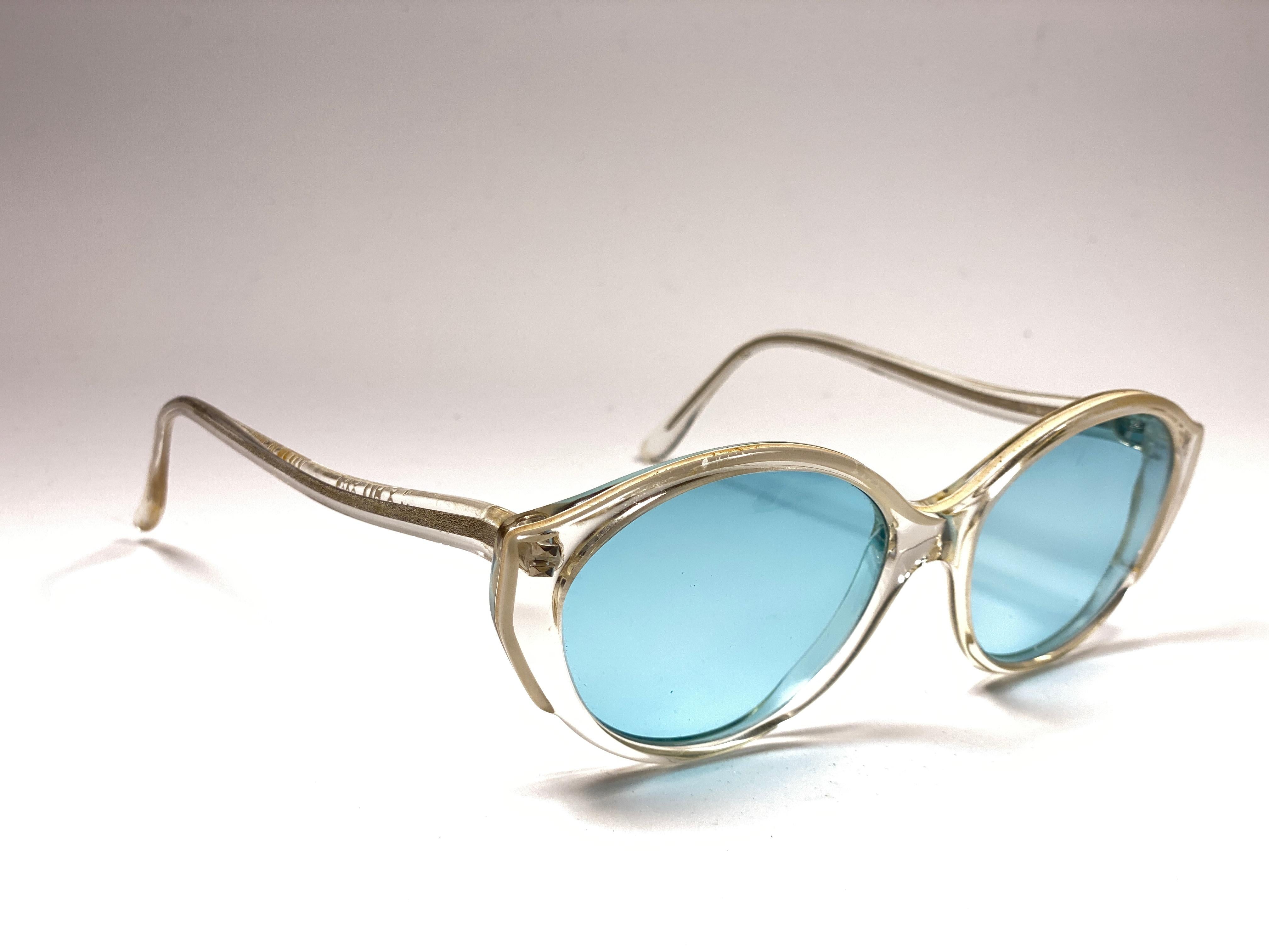 Mint and ultra rare Pierre Marly Maggy sunglasses. Spotless light blue lenses. 

Amazing clear frame. Chic and crazy 1960’s Pierre Marly very own cocktail scene. 

A real treasure not to miss out!!

Please noticed this item has sign of wear due to