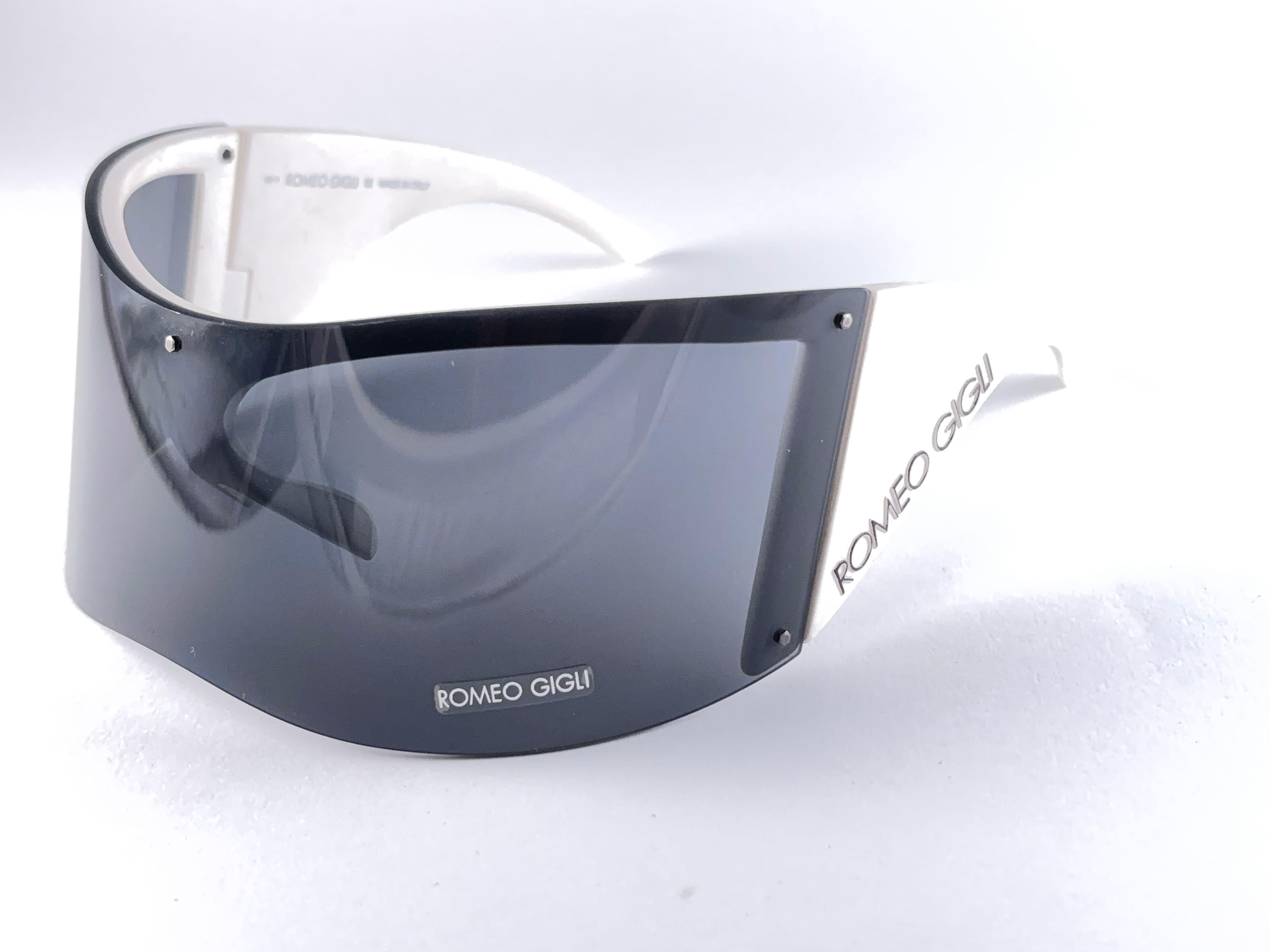 Women's or Men's New Rare Vintage Romeo Gigli RG66502 Mask Collector Item Sunglasses For Sale