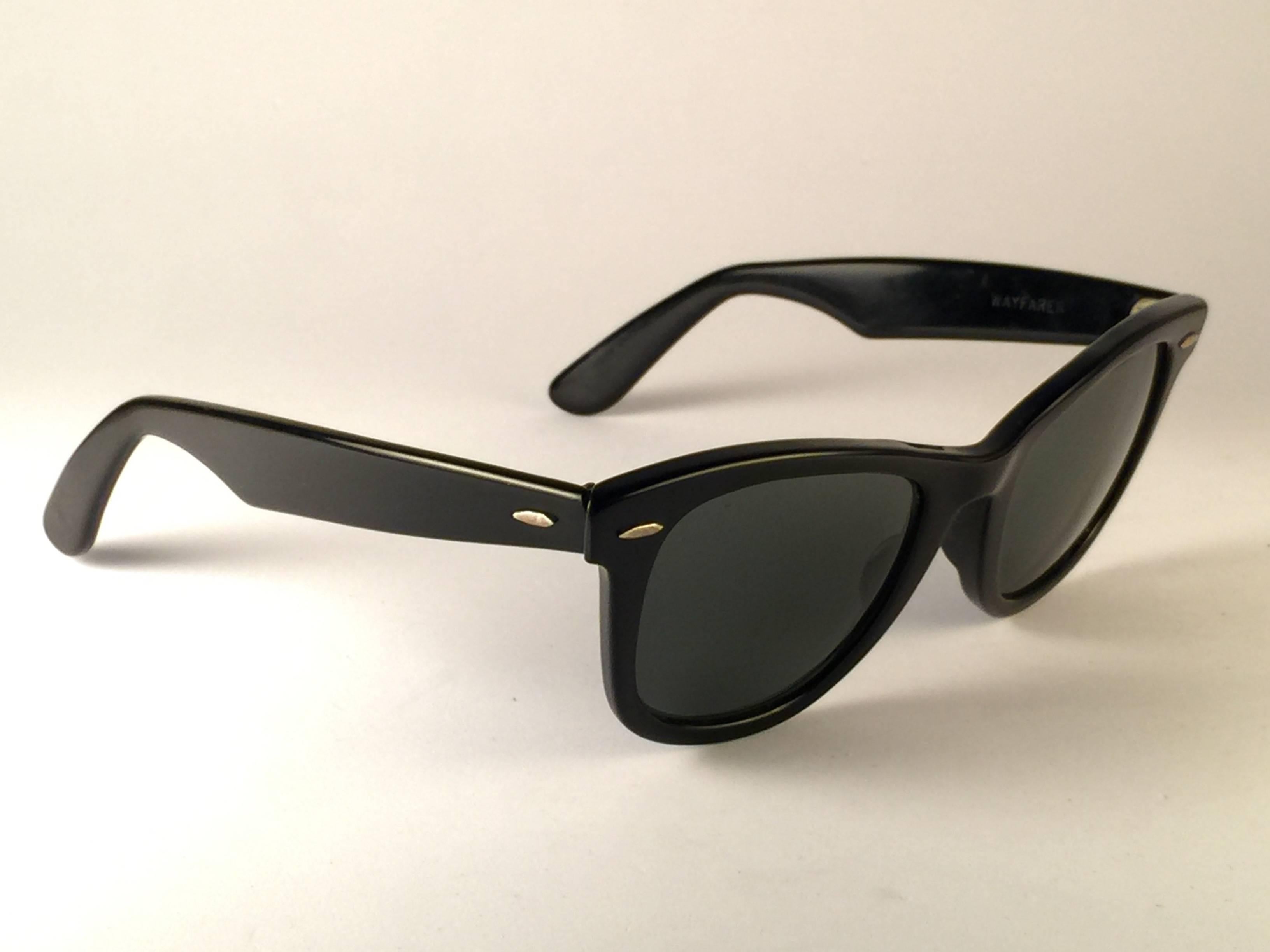 New classic Wayfarer in sleek black.  
B&L etched in both G15 grey lenses. 

Please notice that this item is nearly 40 years old and could show some storage wear.  

New, ever worn or displayed. Made in USA.