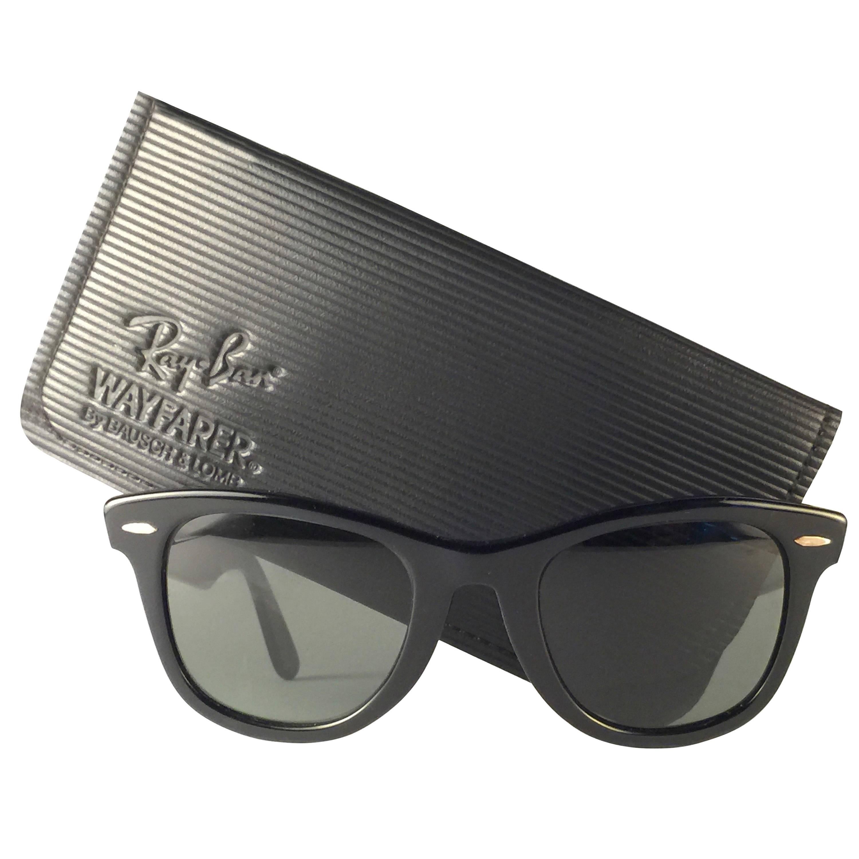 New Ray Ban The Wayfarer Black G15 Grey Lenses USA 80's Sunglasses