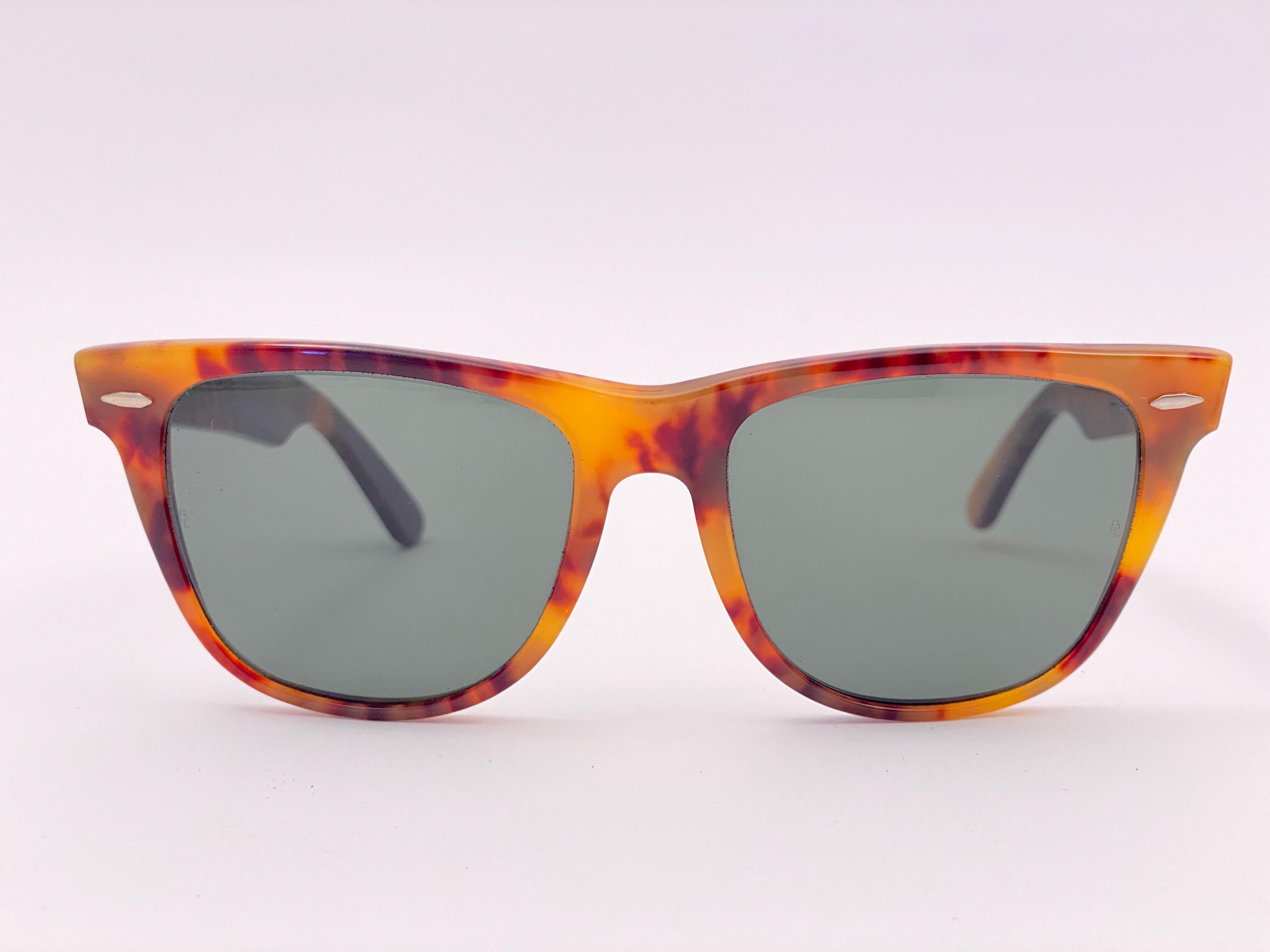New classic Wayfarer in medium tortoise. 
B&L etched in both G15 grey lenses. Please notice that this item is nearly 40 years old and show some storage wear.  

Made in USA.
