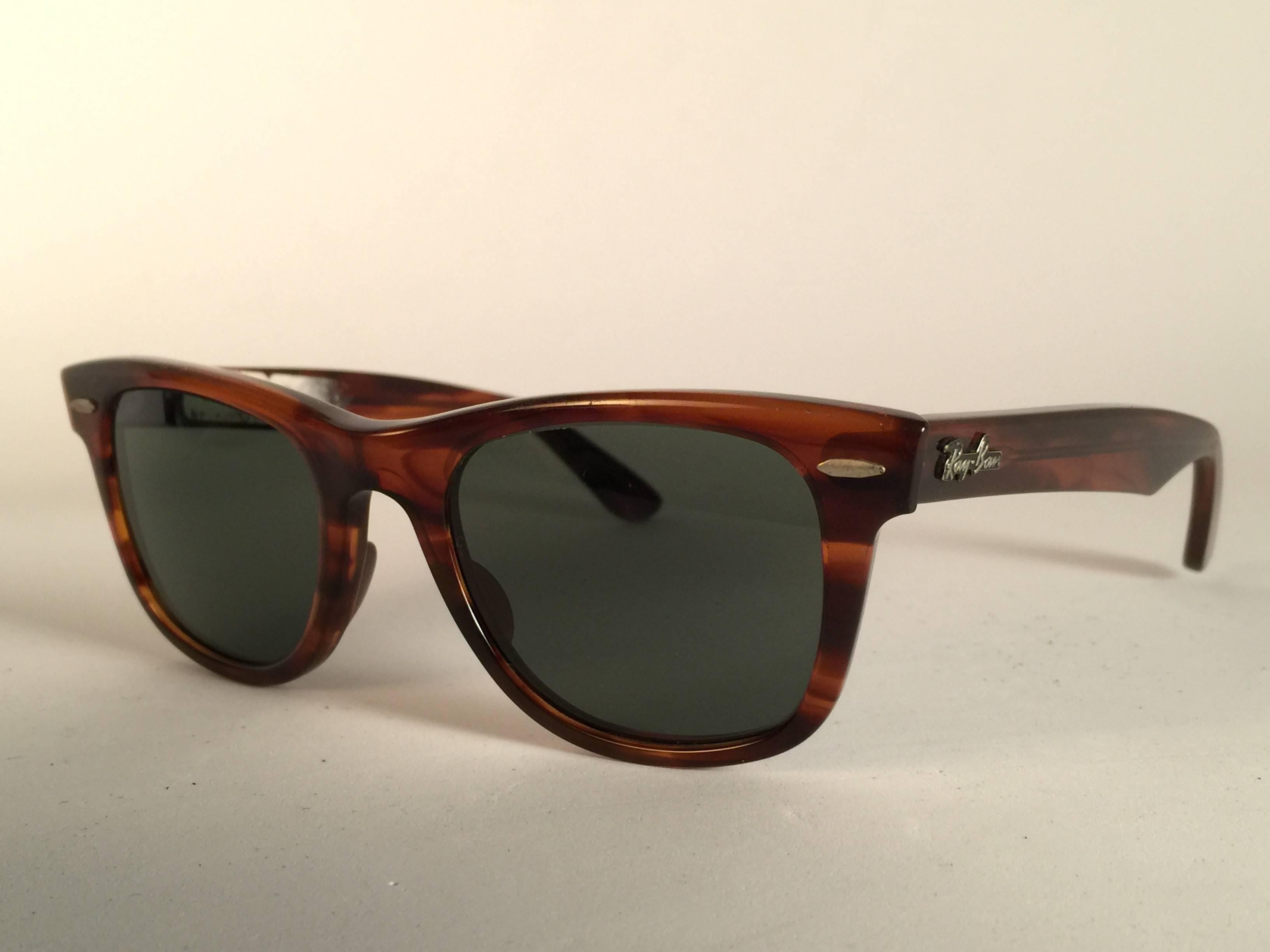 Gris New Ray Ban The Wayfarer Small Tortoise G15 Grey Lenses USA 80's Sunglasses en vente