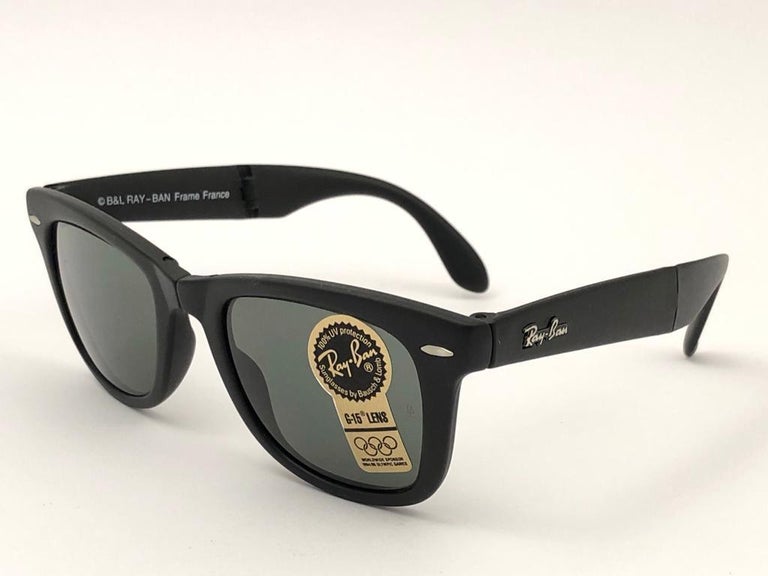 New Ray Ban Wayfarer Folding 1980's Black Grey G15 Lenses B&L USA Sunglasses  at 1stDibs