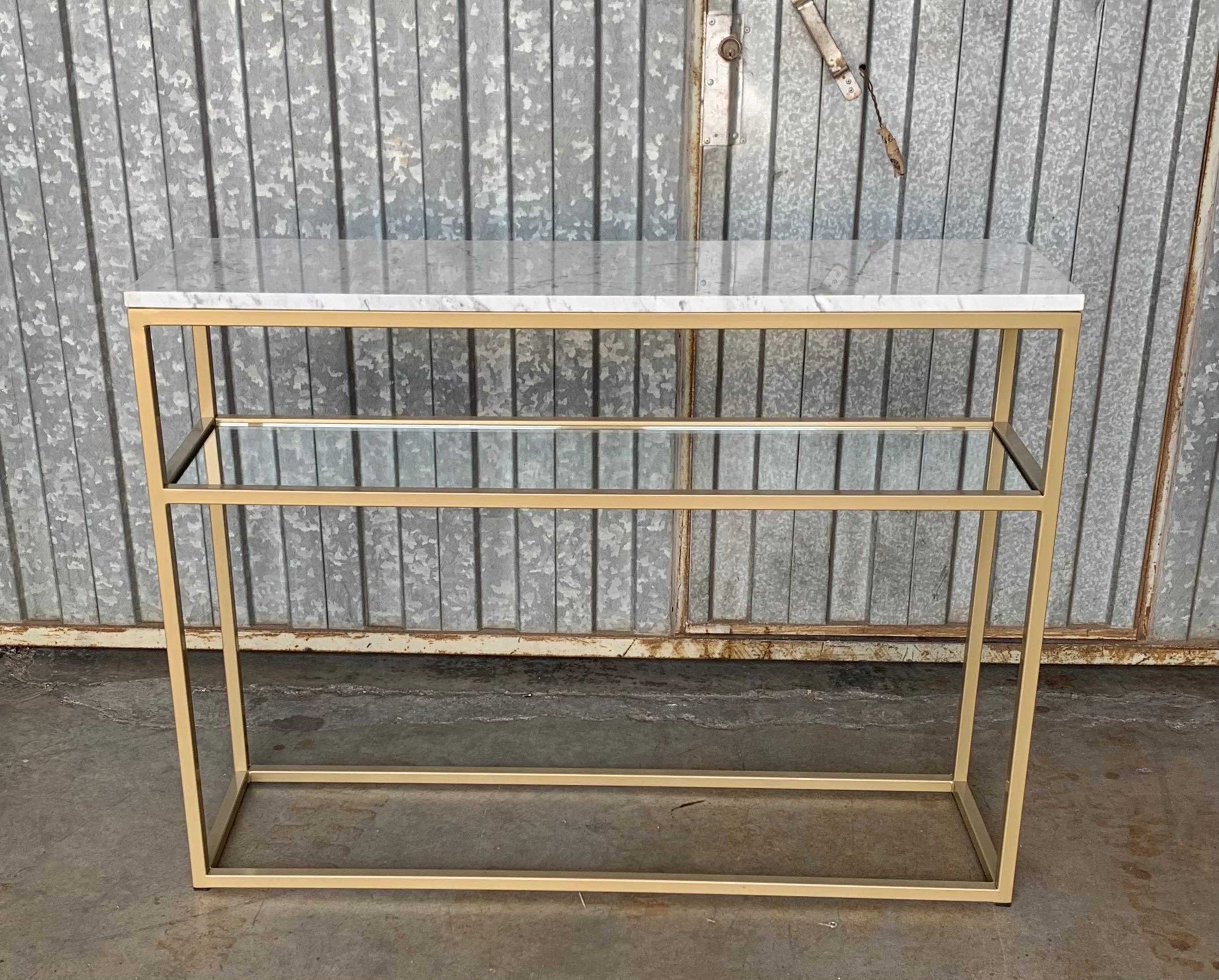 Neuer rechteckiger Konsolentisch aus vergoldetem Eisen mit Marmorplatte und zwölf Glasscheiben (Moderne) im Angebot