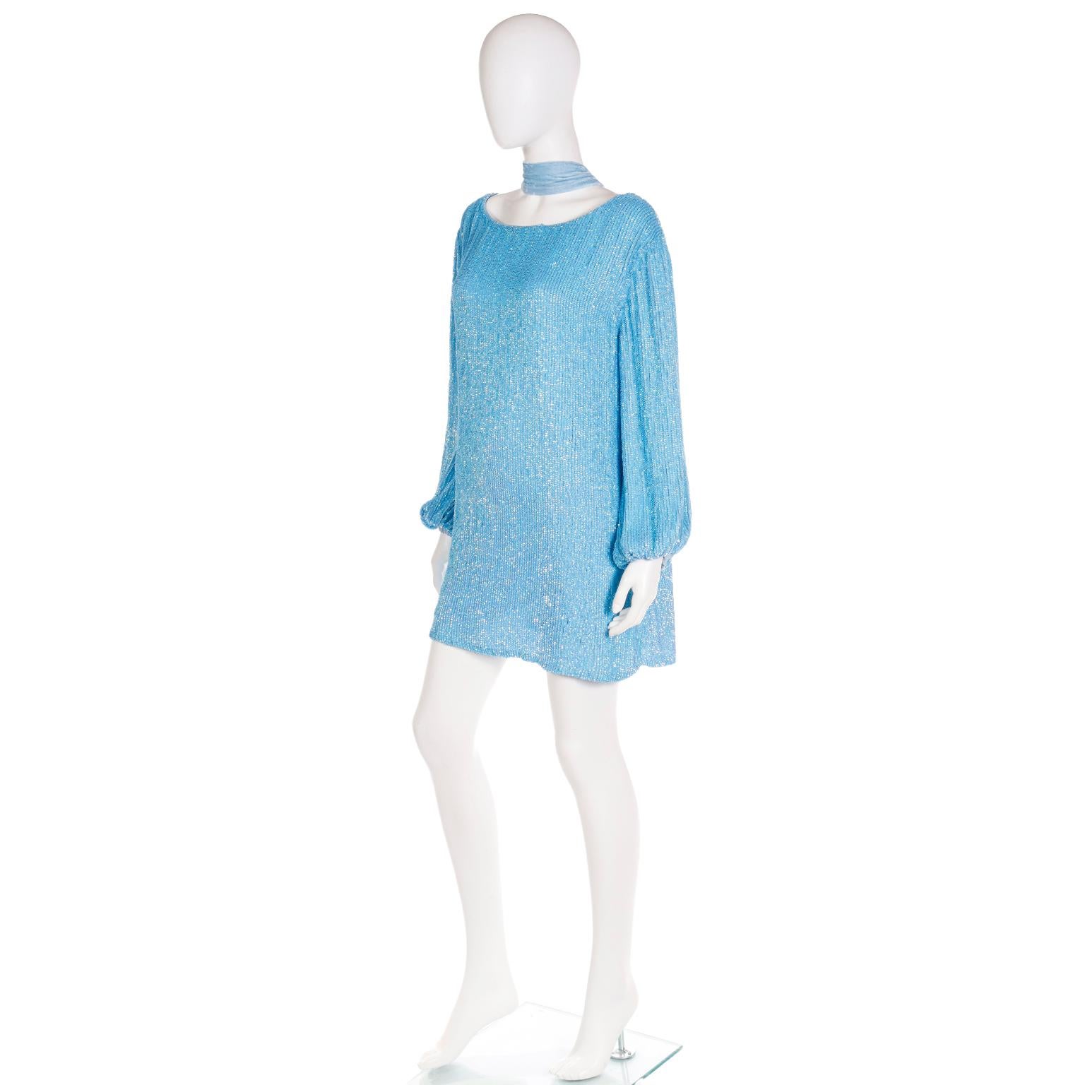 Neues Retrofete Blaues Pailletten-Minikleid oder Tunika- & Schärpe-Gürtel oder Schal mit Etiketten im Angebot 1