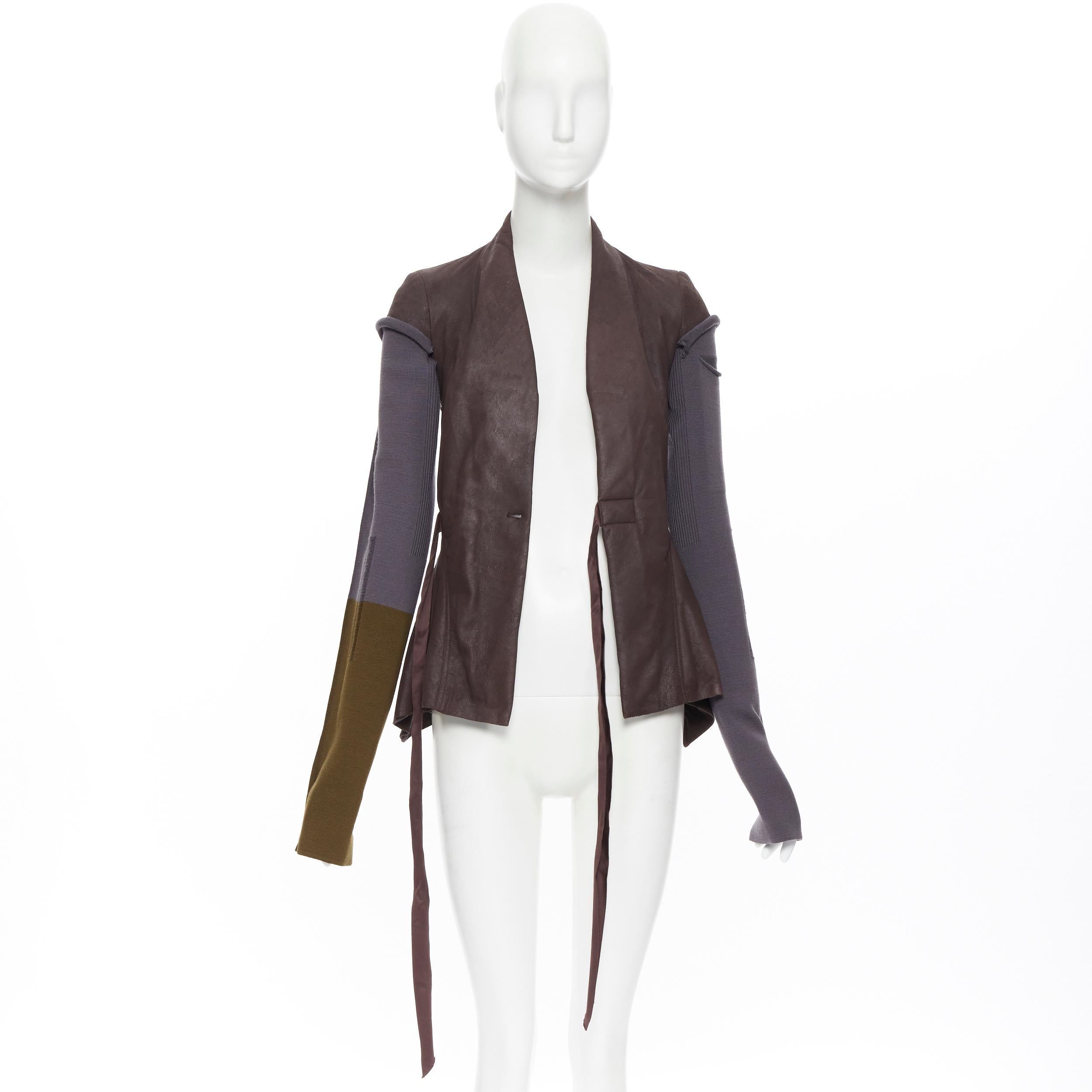 new RICK OWENS AW18 Sisyphus Wrap Princess brown leather wool sleeves jacket XS
Brand: Rick Owens
Designer: Rick Owens
Collection: AW18
Model Name / Style: Wrap Princess
Material: Leather, wool
Color: Brown
Pattern: Solid
Closure: Tie
Extra Detail: