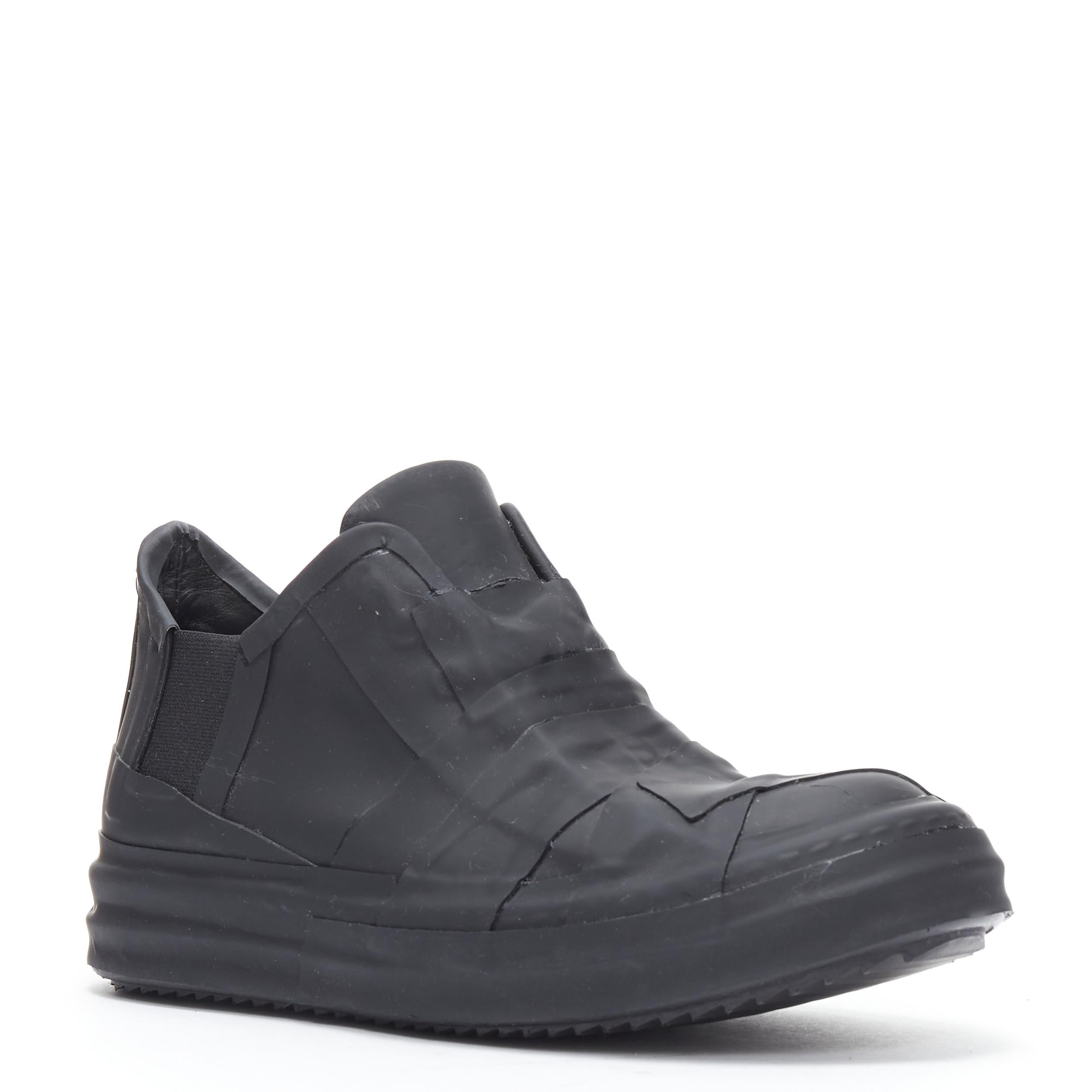 new RICK OWENS Geobasket Mummy Plaster wrapped black mid top sneaker EU37 
Reference: TGAS/B01327 
Brand: Rick Owens 
Designer: Rick Owens 
Model: Black plastered geobasket 
Material: Rubber 
Color: Black 
Pattern: Solid 
Closure: Stretch 
Extra