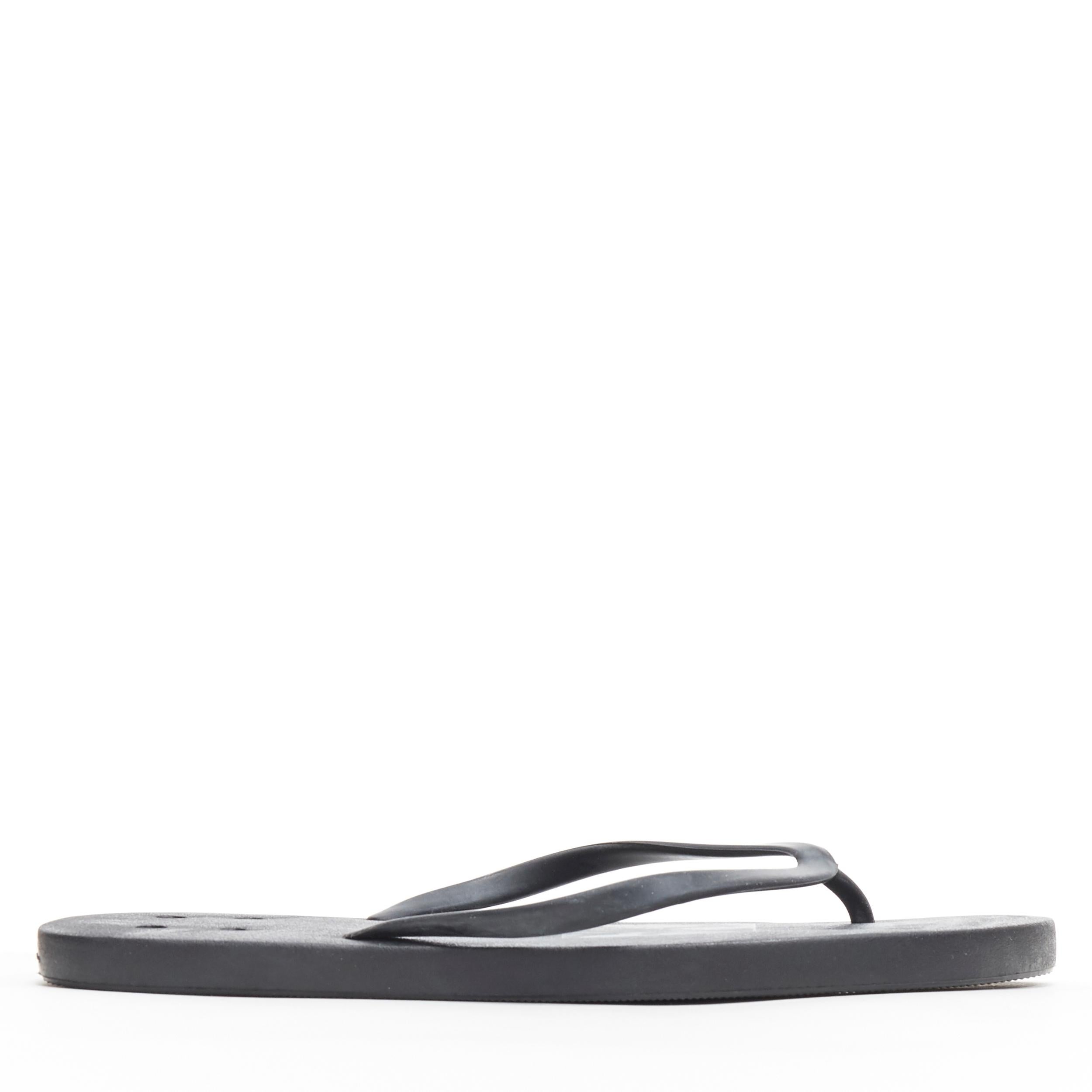 new RICK OWENS rare signature logo print punctured cut out thong slippers EU42
Brand: Rick Owens
Designer: Rick Owens
Model Name / Style: Flip Flops
Material: Rubber
Color: Black
Pattern: Solid
Extra Detail: Rare logo print footbed.

CONDITION: