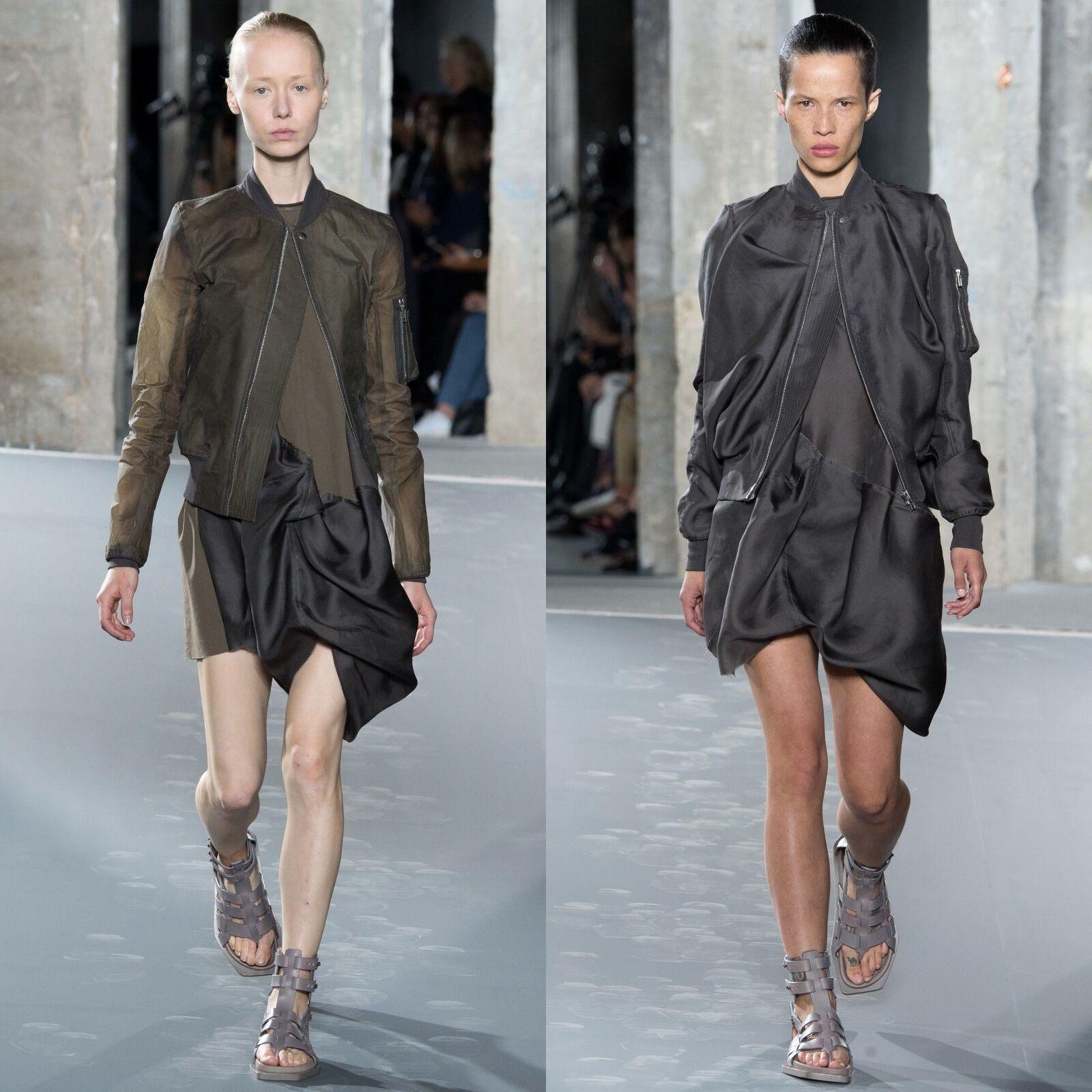new RICK OWENS Runway Cyclops grey leather angular gladiator sandals EU37 US7
RICK OWENS
FROM THE SPRING SUMMER 2016 CYCLOPS RUNWAY
Light taupe grey leather upper. 
Gladiator sandals.Angular oversized sole. 
Ankle straps with metal grommet buttons.
