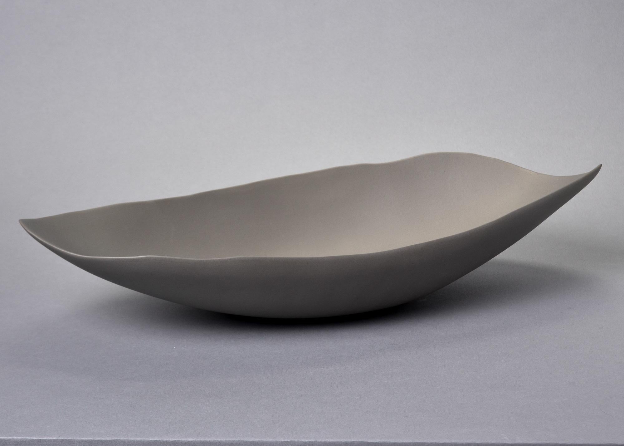 XXI secolo e contemporaneo Nuova ciotola Rina Menardi Big Barchetta con smalto bronzo pallido in vendita