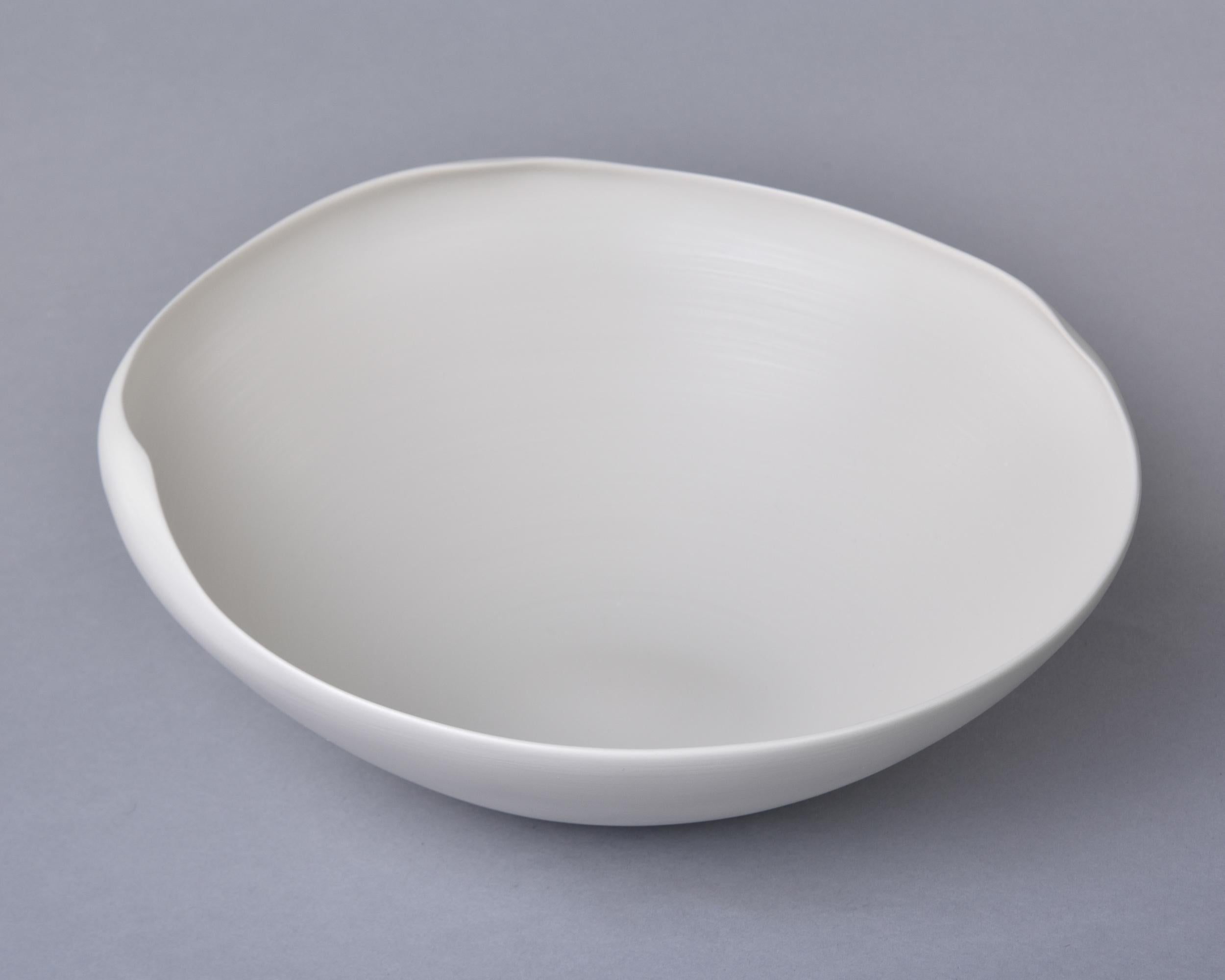 New Rina Menardi Medium Conchiglia Bowl in Linen Glaze For Sale 3