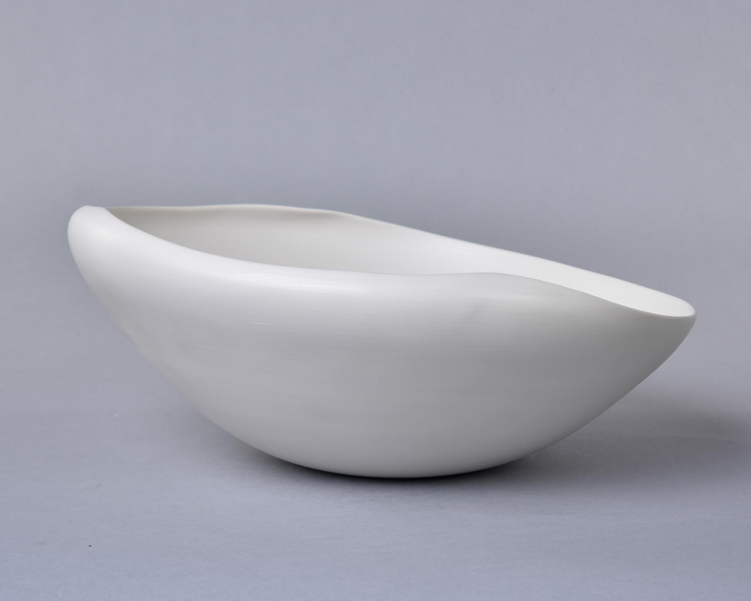 Contemporary New Rina Menardi Medium Conchiglia Bowl in Linen Glaze For Sale