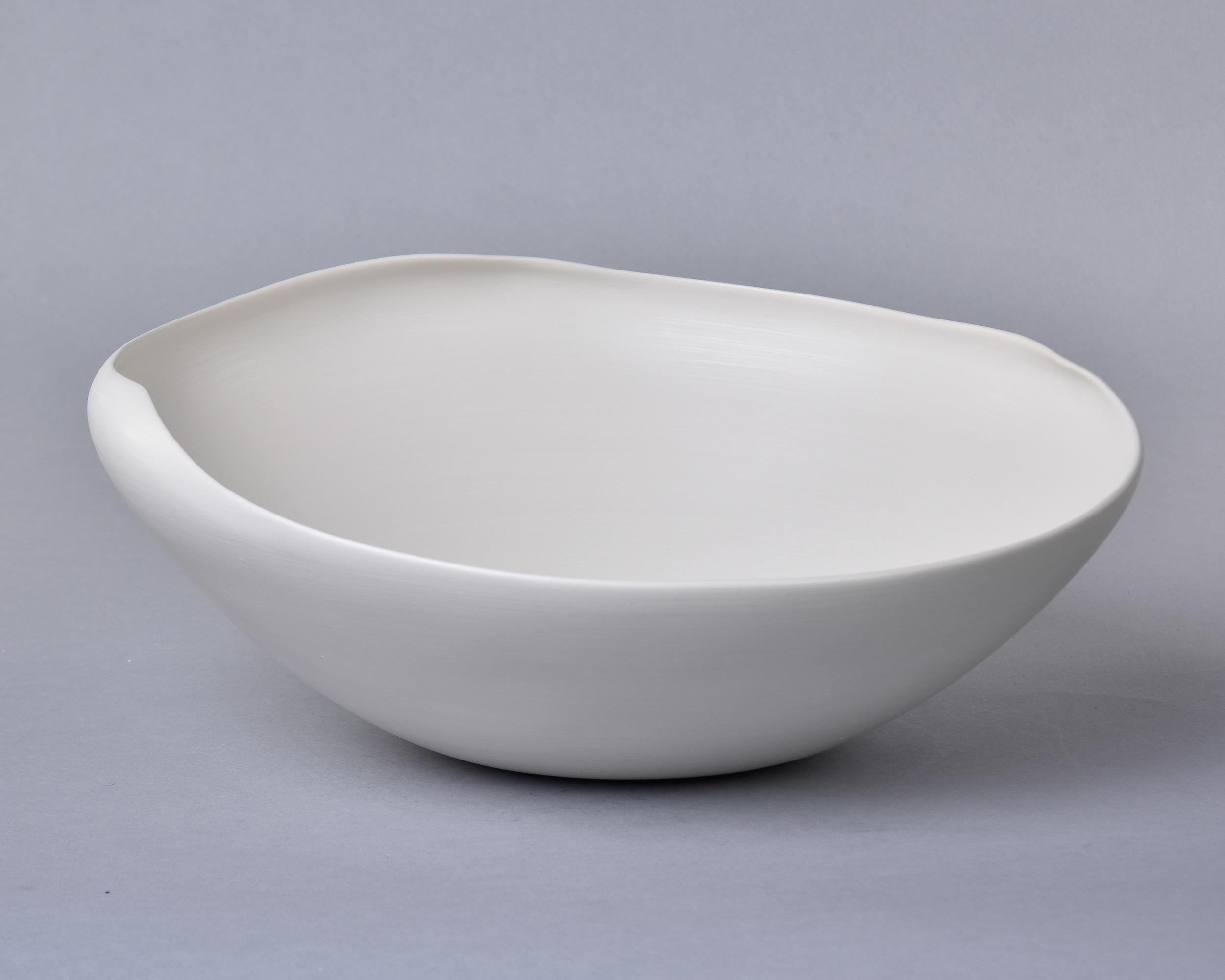 New Rina Menardi Medium Conchiglia Bowl in Linen Glaze For Sale 2