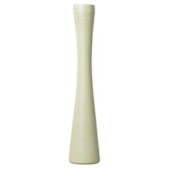 Nuovo Vaso a flute alto in ceramica di Rina Menardi in Pistacchio chiaro