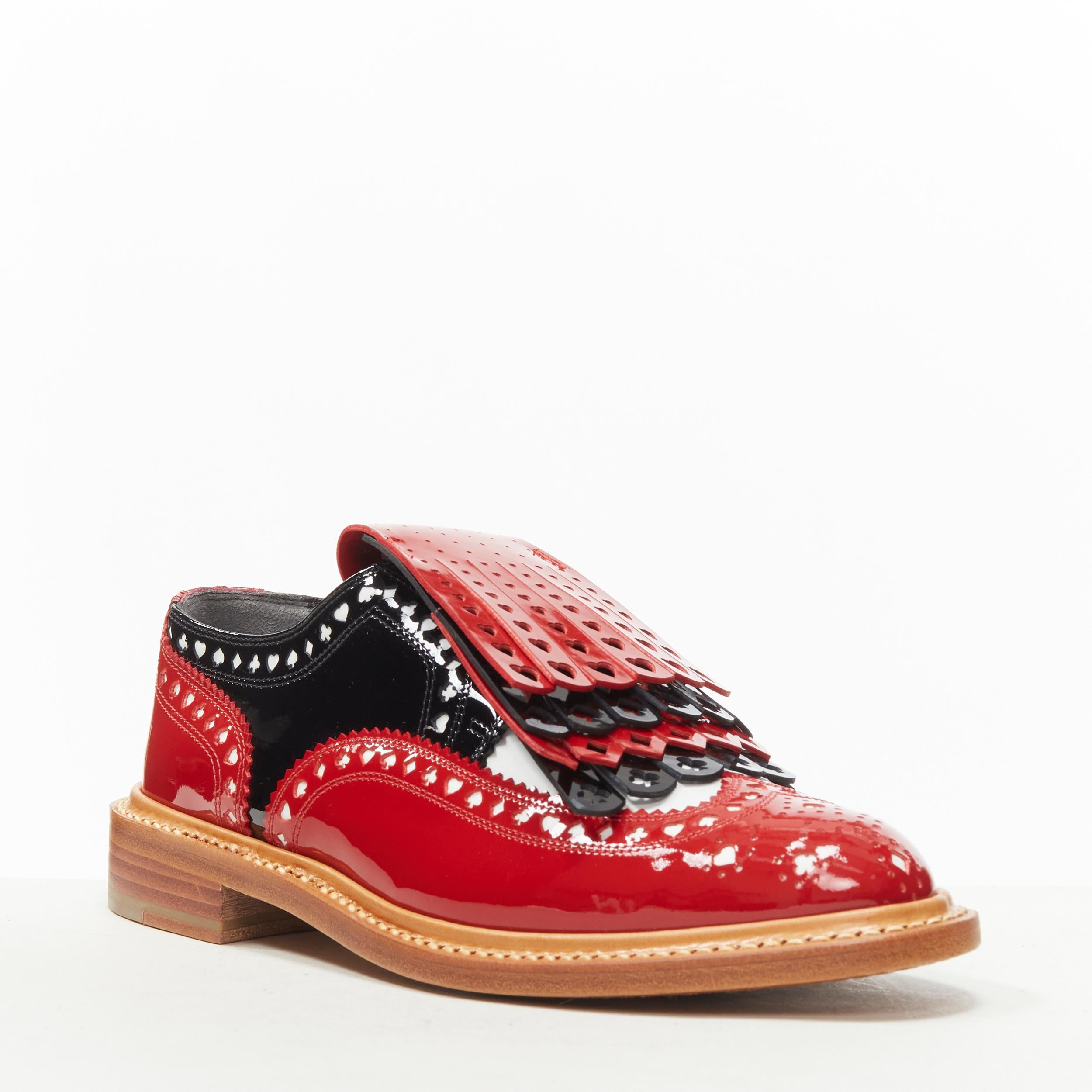 new ROBERT CLERGERIE DISNEY Card Suits cut out fringed red black brogue EU36
Brand: Robert Clergerie
Model: Royal
Material: Patent Leather
Color: Red
Pattern: Colorblocked
Closure: Lace Up
Extra Detail: Red black patent leather upper. Card Suits