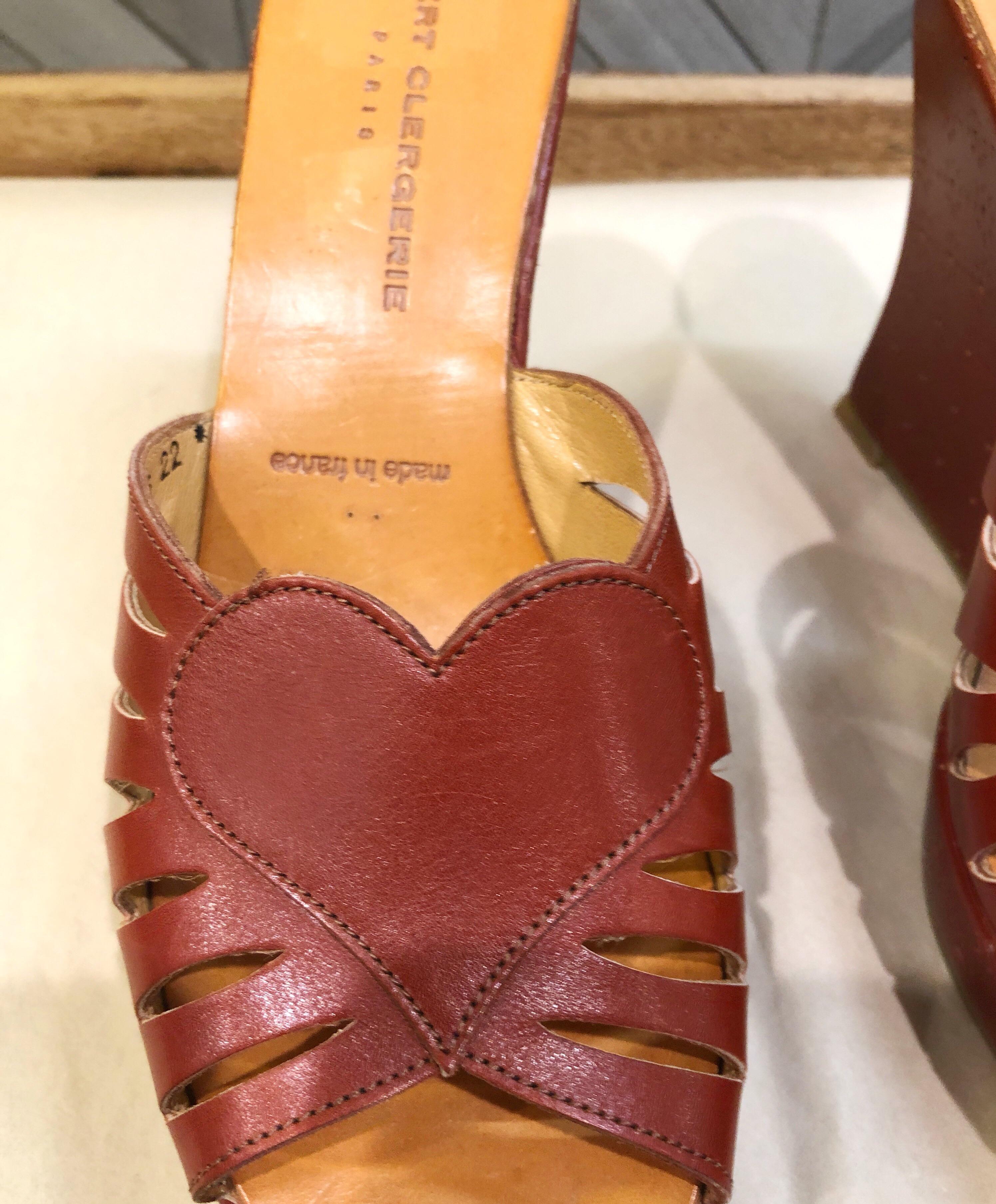 New Robert Clergerie Size 6.5 1990s Cordovan Red Brown Heart Slides Wedges Shoes In New Condition In San Diego, CA