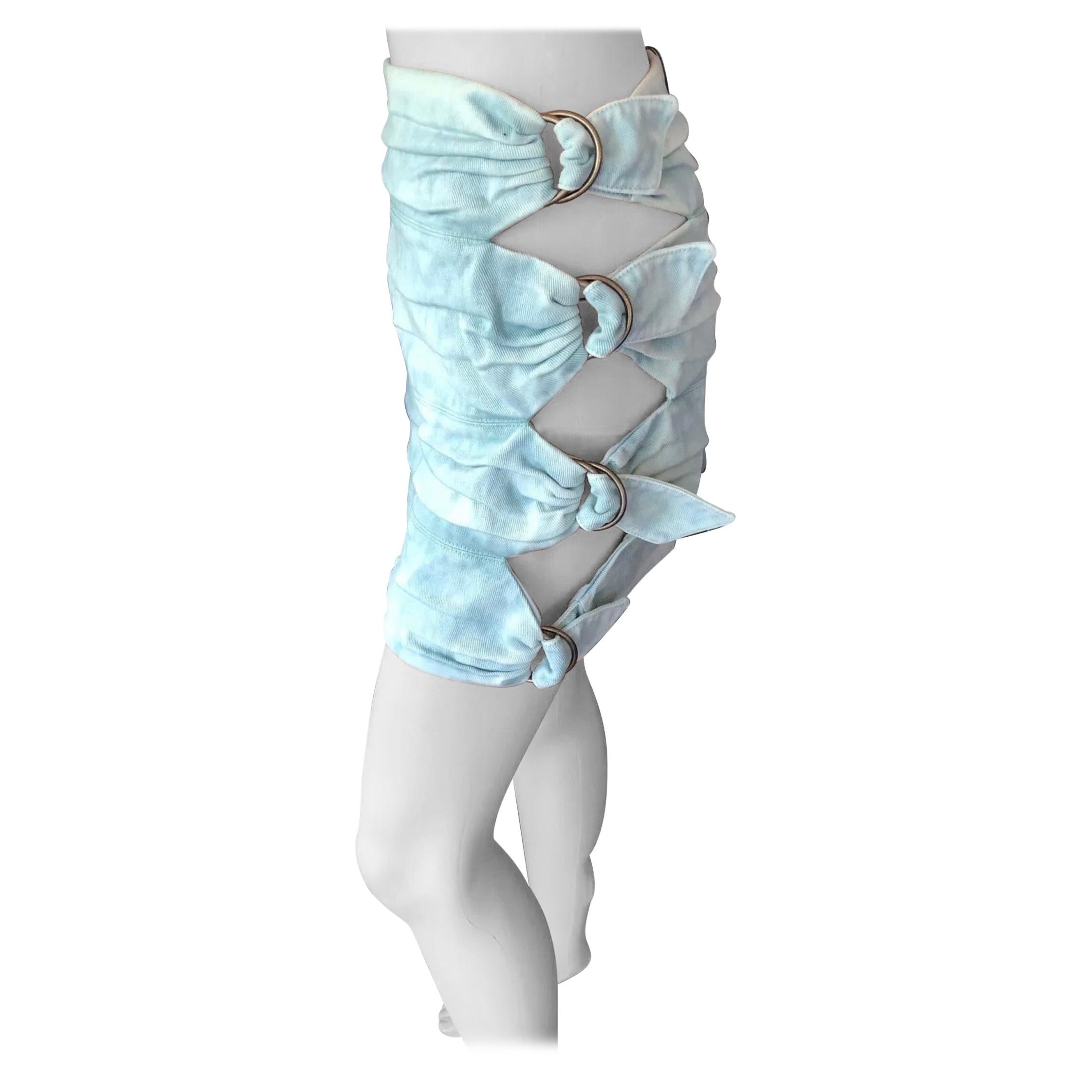 Roberto Cavalli mini-jupe de défilé S/S 2016 avec boucles découpées