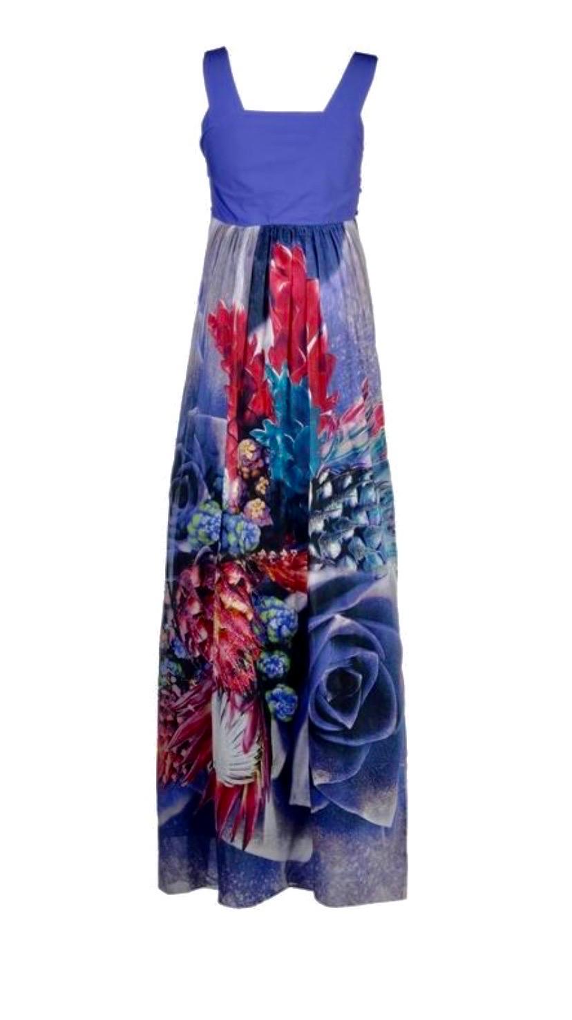 New Roberto Cavalli Embellished Floral Print Long Dress
It size 42 - US 6
The amazing dress is crafted from 100% cotton and beautifully embellished.
Gorgeous floral print, Fully lined, Side zip closure.
Measurements: Length - 63 inches, Bust - 32