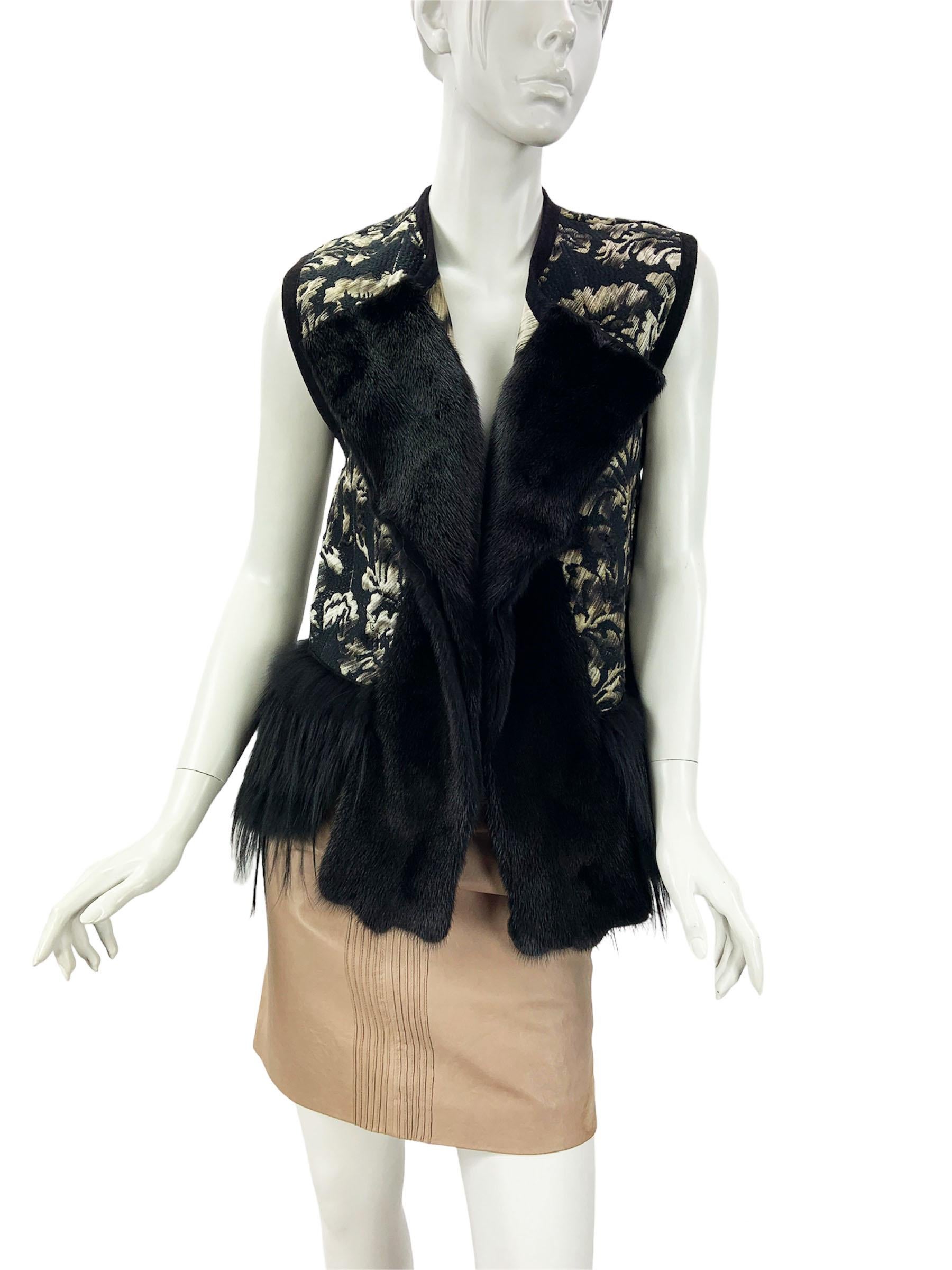 New Roberto Cavalli Fur Silk Vest
Italian size - 44 ( please check measurements).
91 % Mink, 8% Fox, 1% Goatskin. 100% Silk. Open style. 
Measurements: Length - 23 inches ( include fur ), Armpit to armpit - 30 inches.
Made in Italy. 
New without
