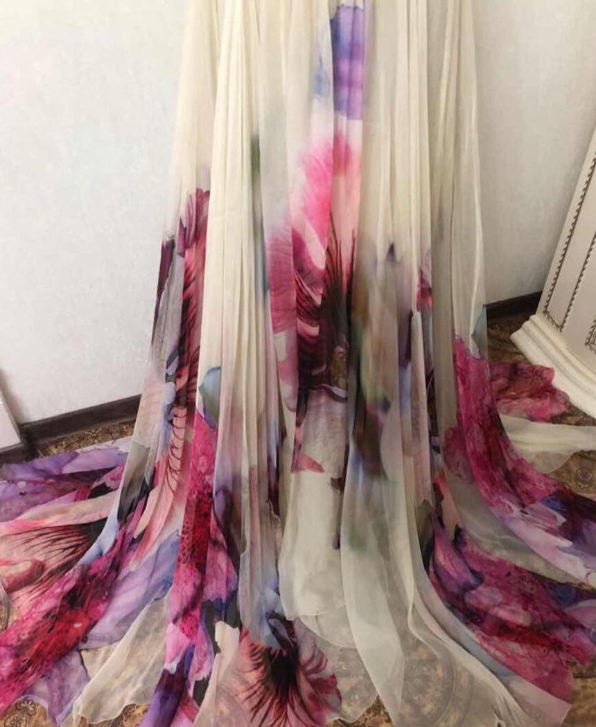 ROBERTO CAVALLI 

Vestido largo de seda con estampado floral
Sin mangas
Cremallera trasera

Contenido: 100% seda

Talla EU 40

Nuevo, con etiquetas

 garantía de autenticidad del 100 



       POR FAVOR VISITE NUESTRA TIENDA PARA MÁS GRANDES