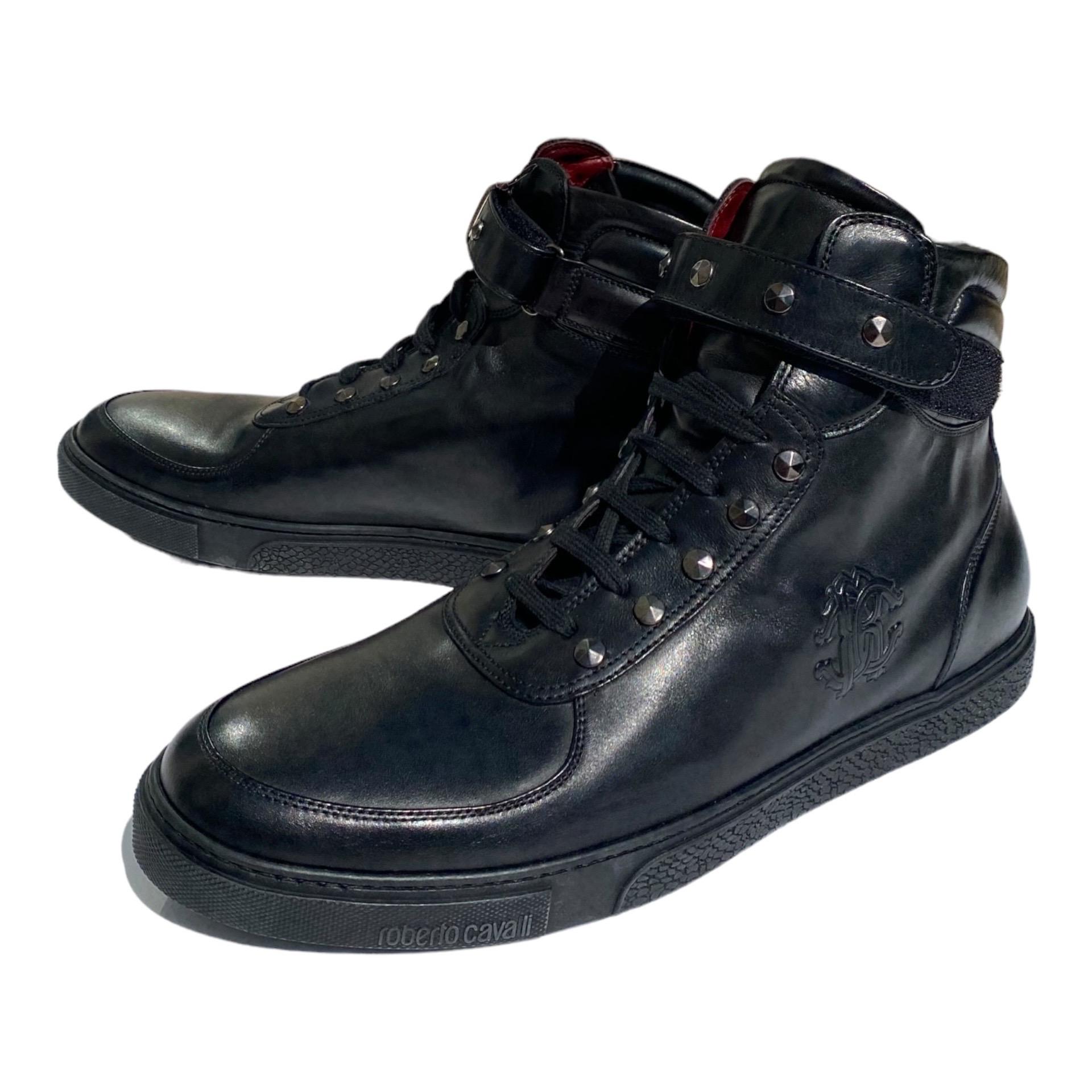 NWT Roberto Cavalli Men's Studded High Top Sneakers
Sizes available: 43.5 - 10.5, 44.5 - 11.5 and 45 - 12 
These all weather sneakers is constructed from premium materials with incredible details for a comfortable luxurious fit.
Color: Black, 100%