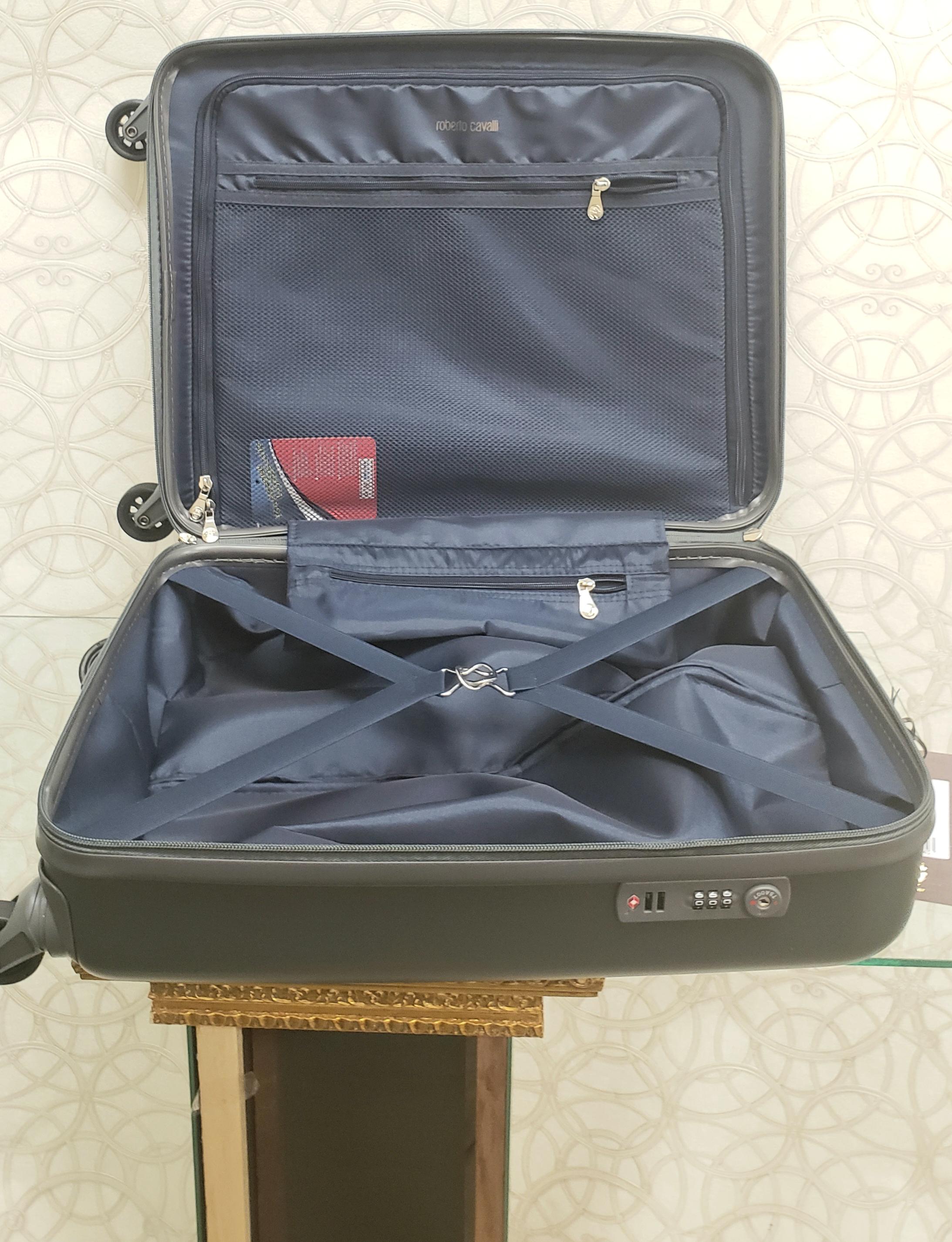 da uomo o donna Nuovo ROBERTO CAVALLI SUITCASE IN PLATINO (GRIGIO ARGENTO SCURO) in vendita