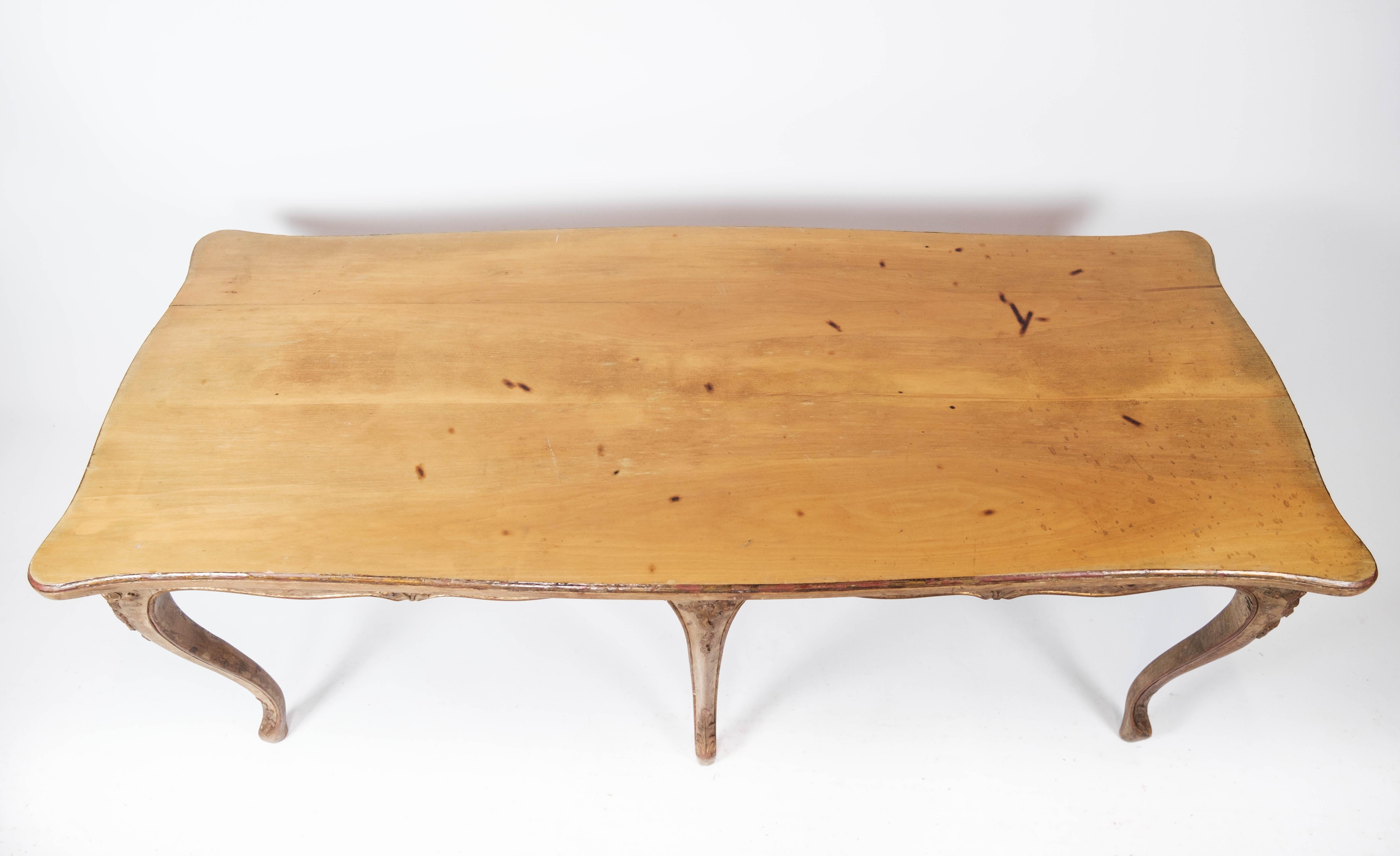 Mid-20th Century New Rococo Coffee Table of Light Walnut Decorated with Carvings, 1930s