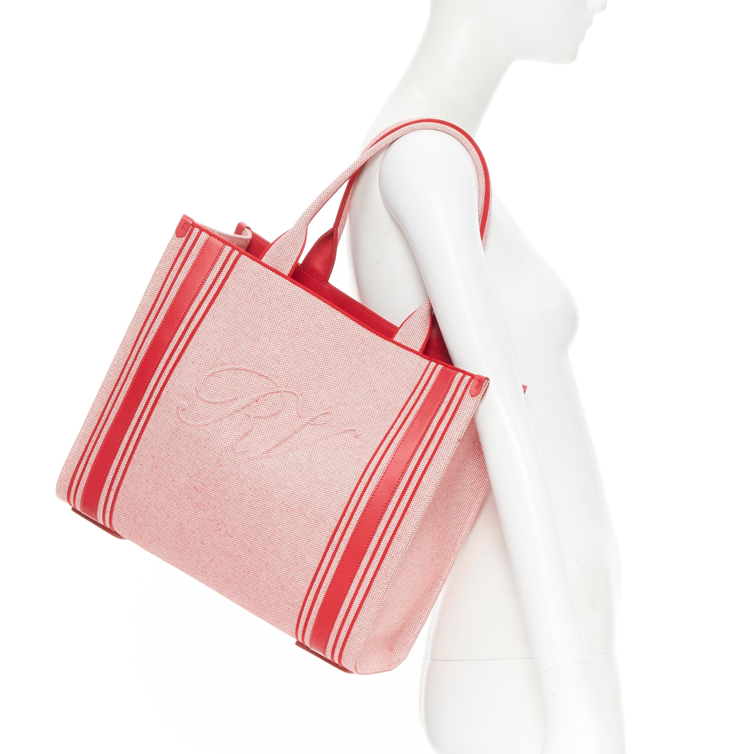 new ROGER VIVIER 2021 Call me Viv red canvas leather trim RV shopper tote bag 
Reference: MAWG/A00060 
Brand: Roger Vivier 
Model: Call me Viv 
Collection: 2021 
Material: Canvas 
Color: Red 
Pattern: Solid 
Extra Detail: Finely crafted in canvas,