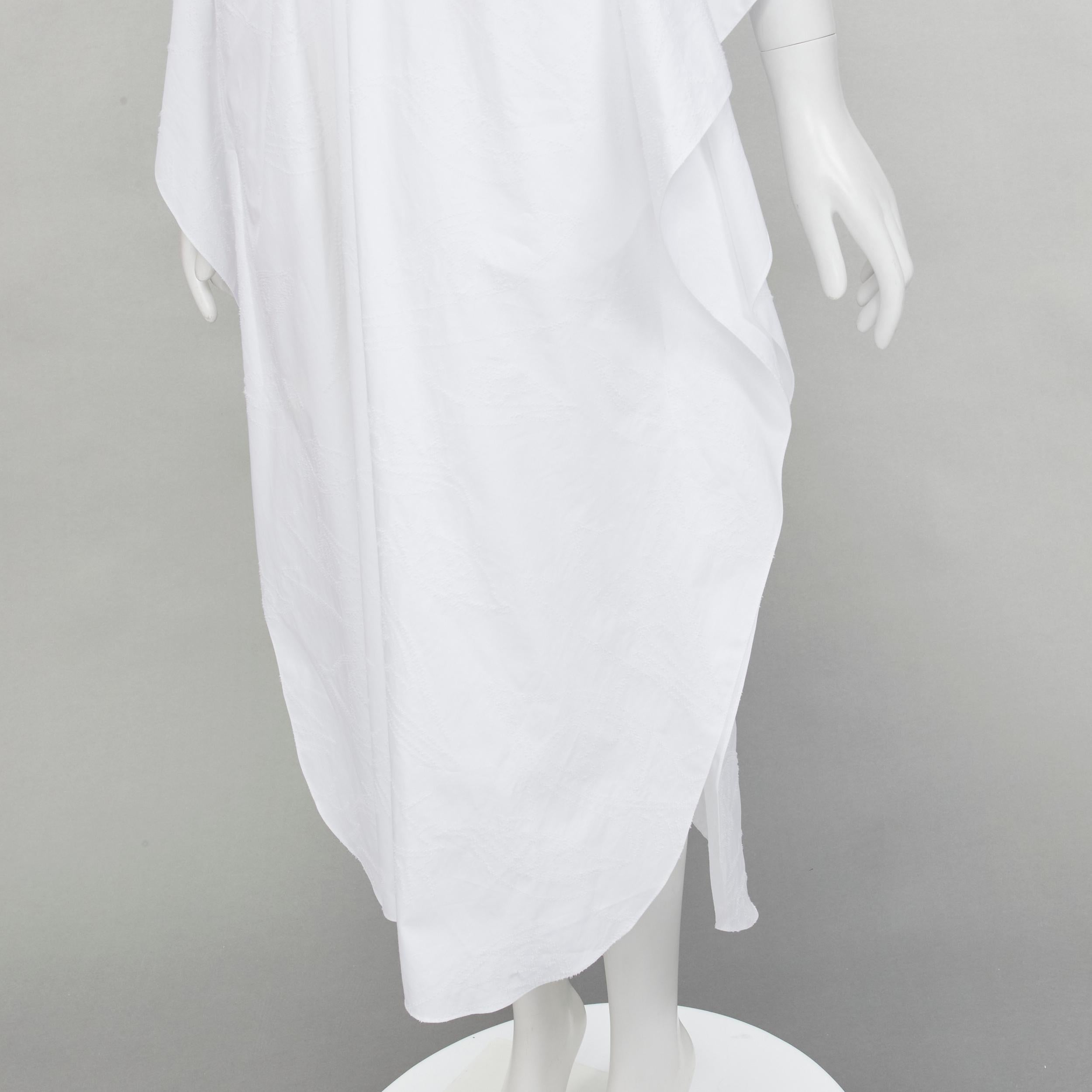 ROLAND MOURET - Robe blanche Lange avec ceinture en cordon de cuir et broderie à l'aiguille, taille XS, 2021 en vente 3