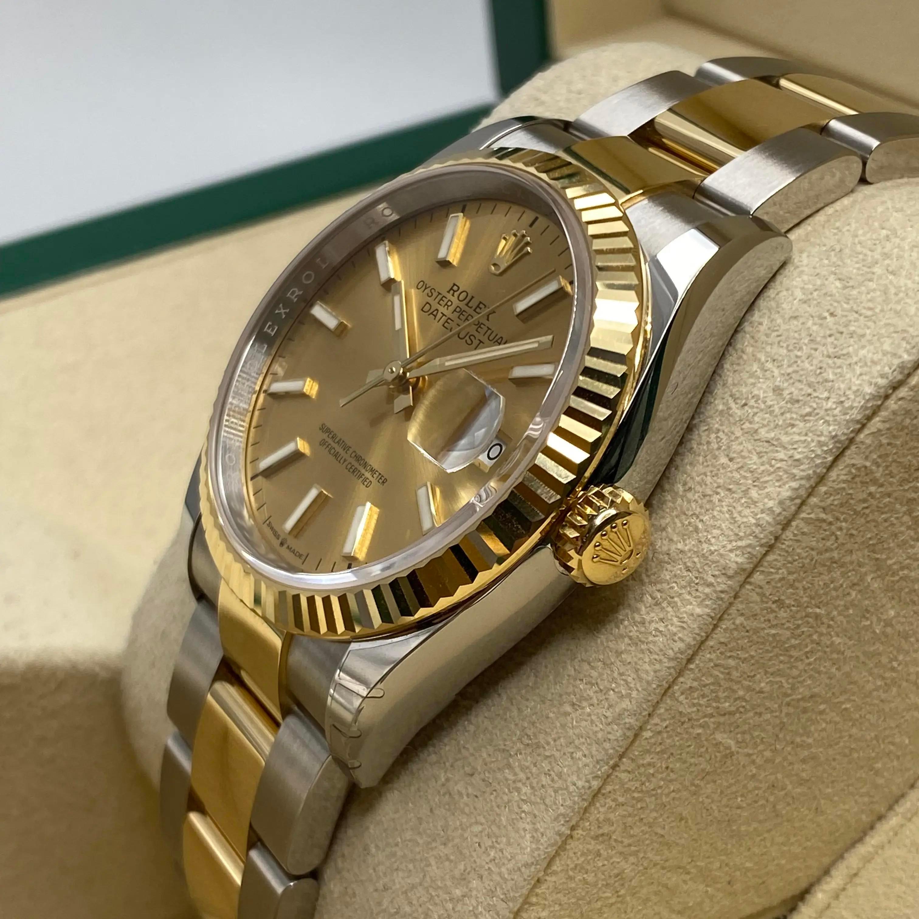 Unworn. Comes with an original box and papers.
