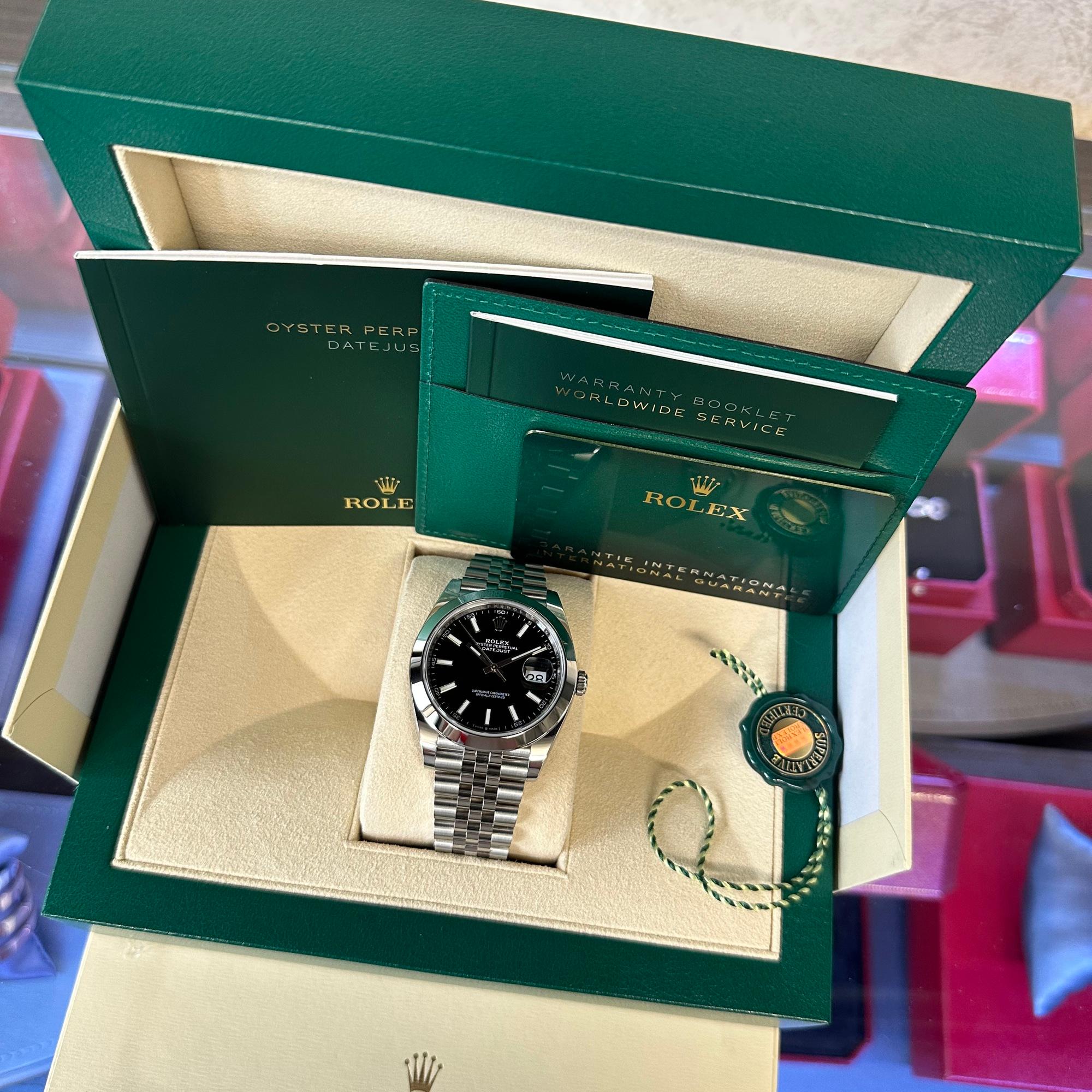 Nouveau. Livrée avec sa boîte d'origine et ses papiers. Garantie Rolex de 5 ans.