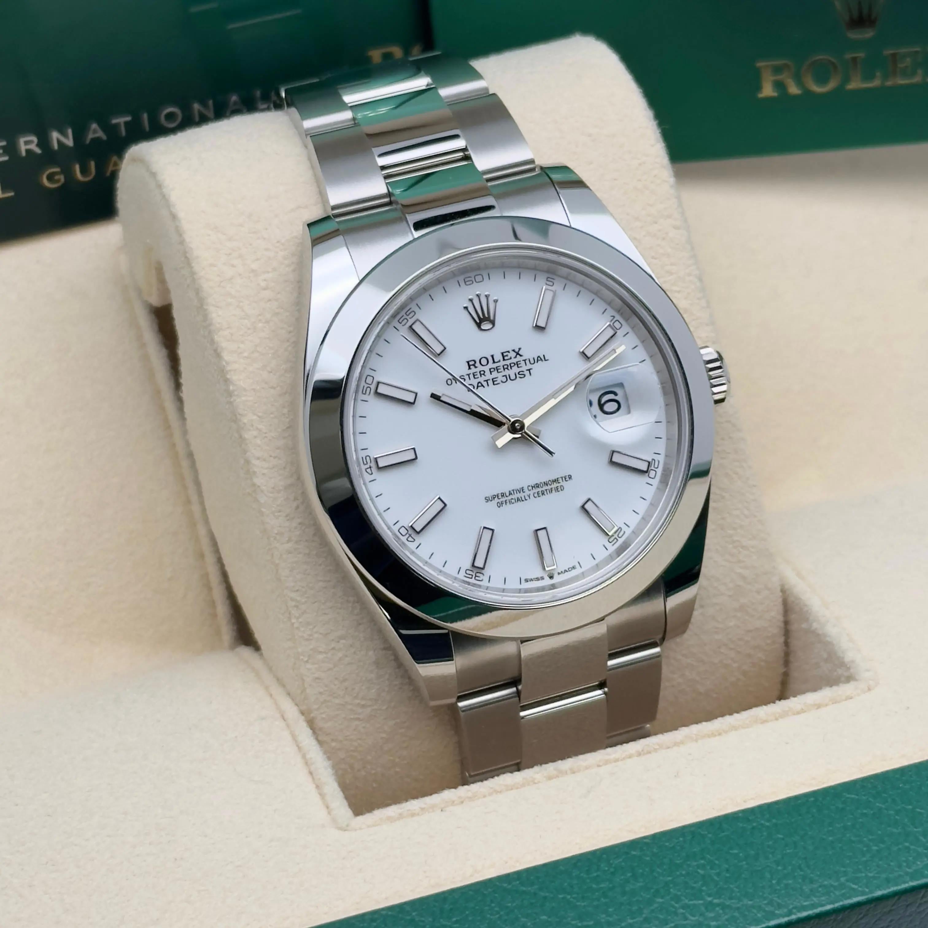 Neu Rolex Datejust 41 Stahl Weiß Index Zifferblatt Automatikuhr 126300 B&P 2024 im Zustand „Neu“ im Angebot in New York, NY