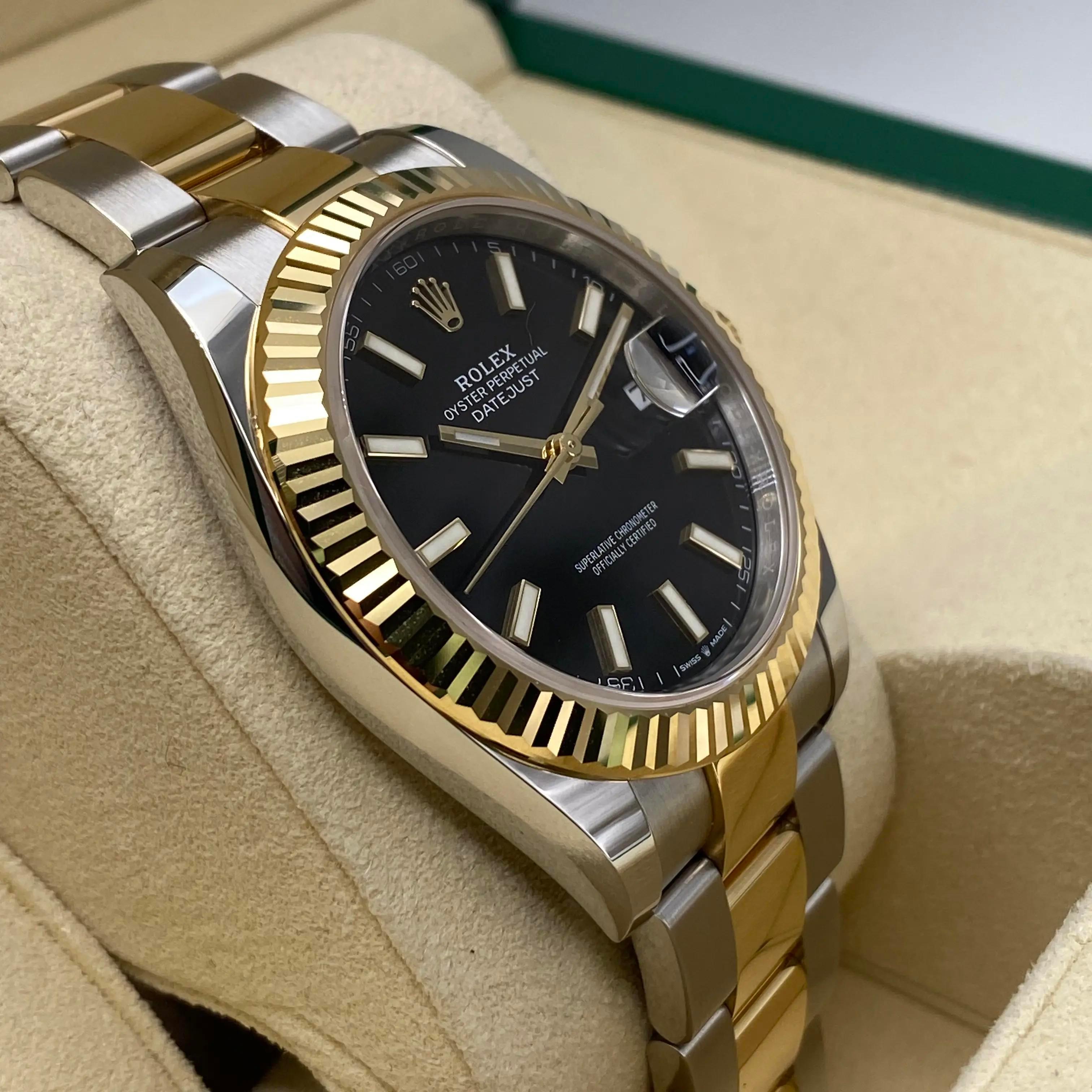 NEU Rolex Datejust 41mm 126333 Gelbgold Stahl Schwarzes Zifferblatt Oyster Uhr B&P Herren im Angebot